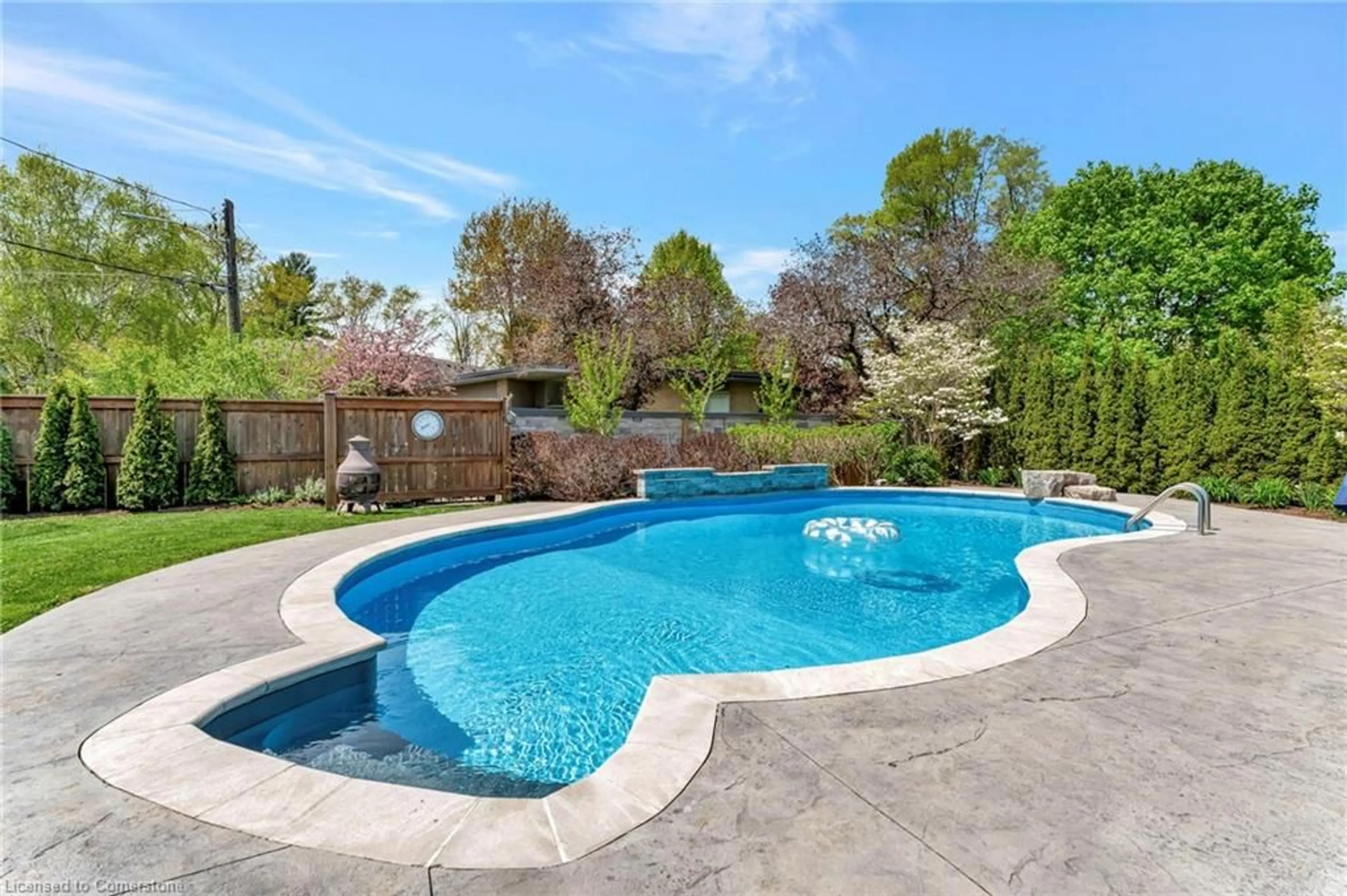 Indoor or outdoor pool for 175 Oakhill Pl, Ancaster Ontario L9G 1C8