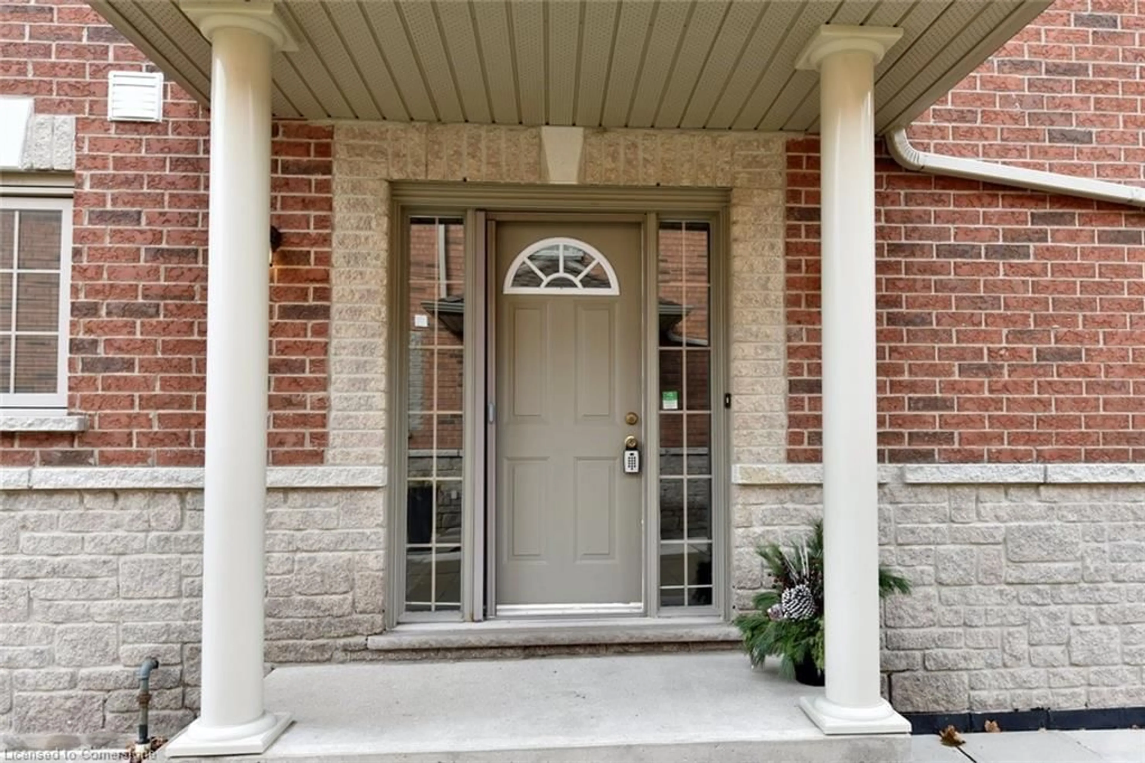 Indoor entryway, wood floors for 25 Hamilton St #11, Waterdown Ontario L0R 2H4