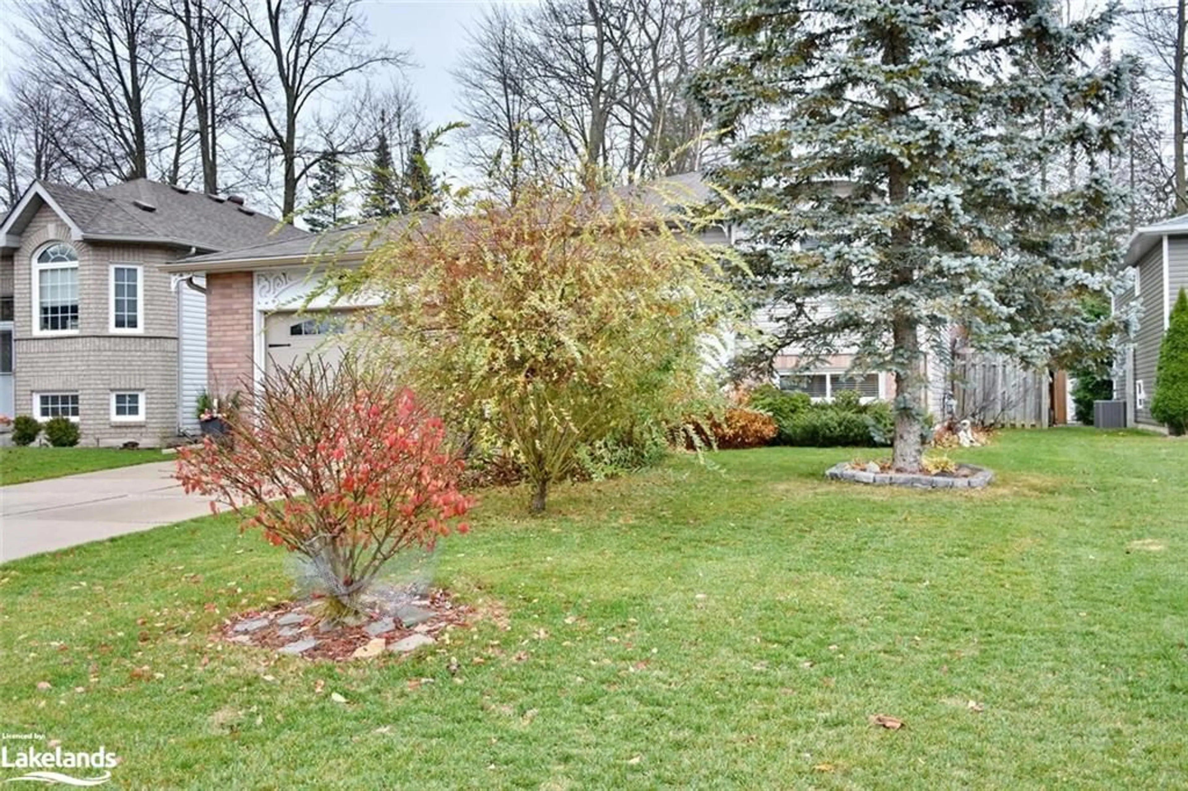 A pic from exterior of the house or condo, the fenced backyard for 97 Glen Eton Rd, Wasaga Beach Ontario L9Z 1E8