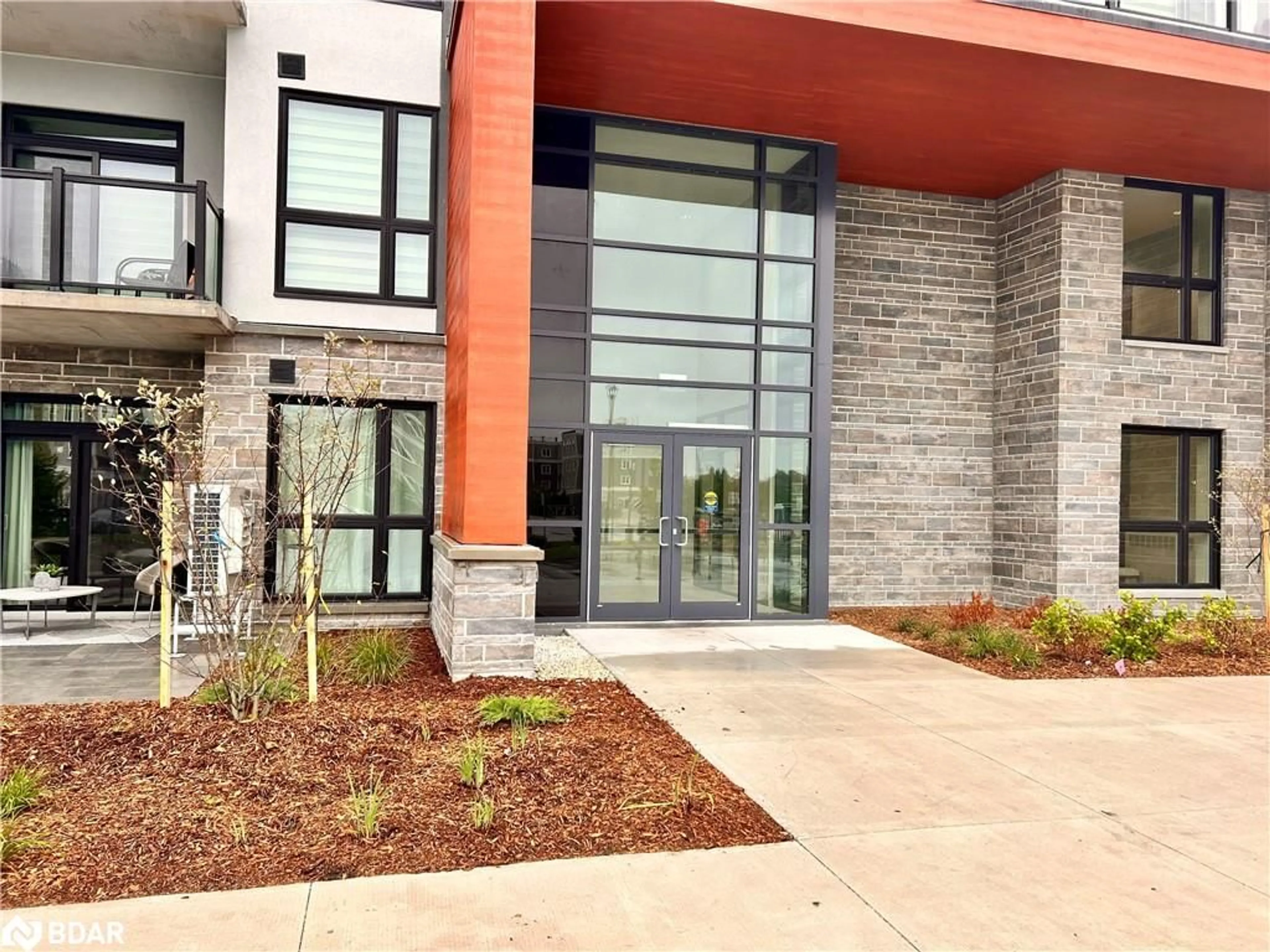 Indoor foyer, cement floor for 4 Kimberly Lane #226, Collingwood Ontario L9Y 5K8