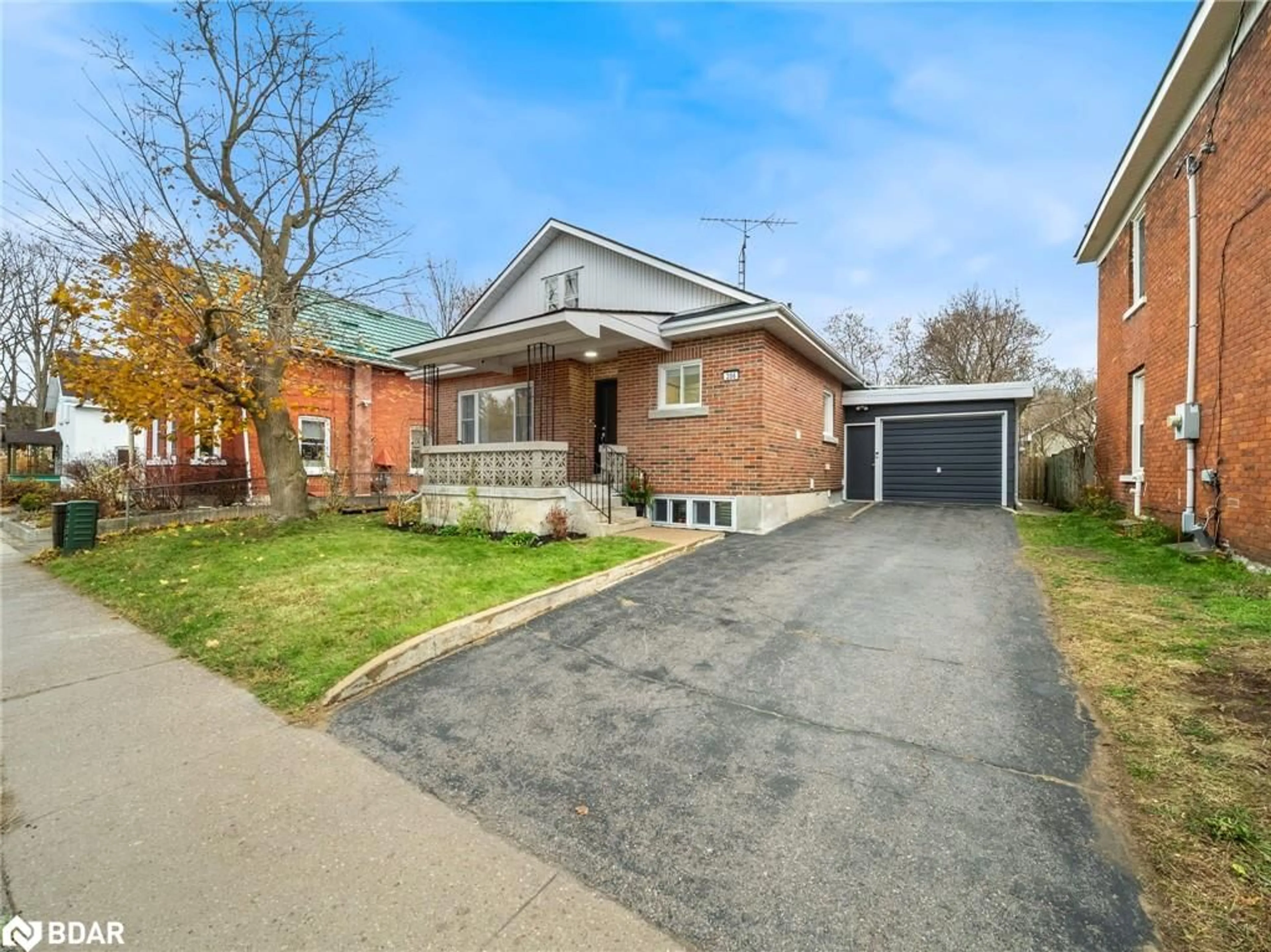 Frontside or backside of a home, the street view for 206 Mary St, Orillia Ontario L3V 3E6