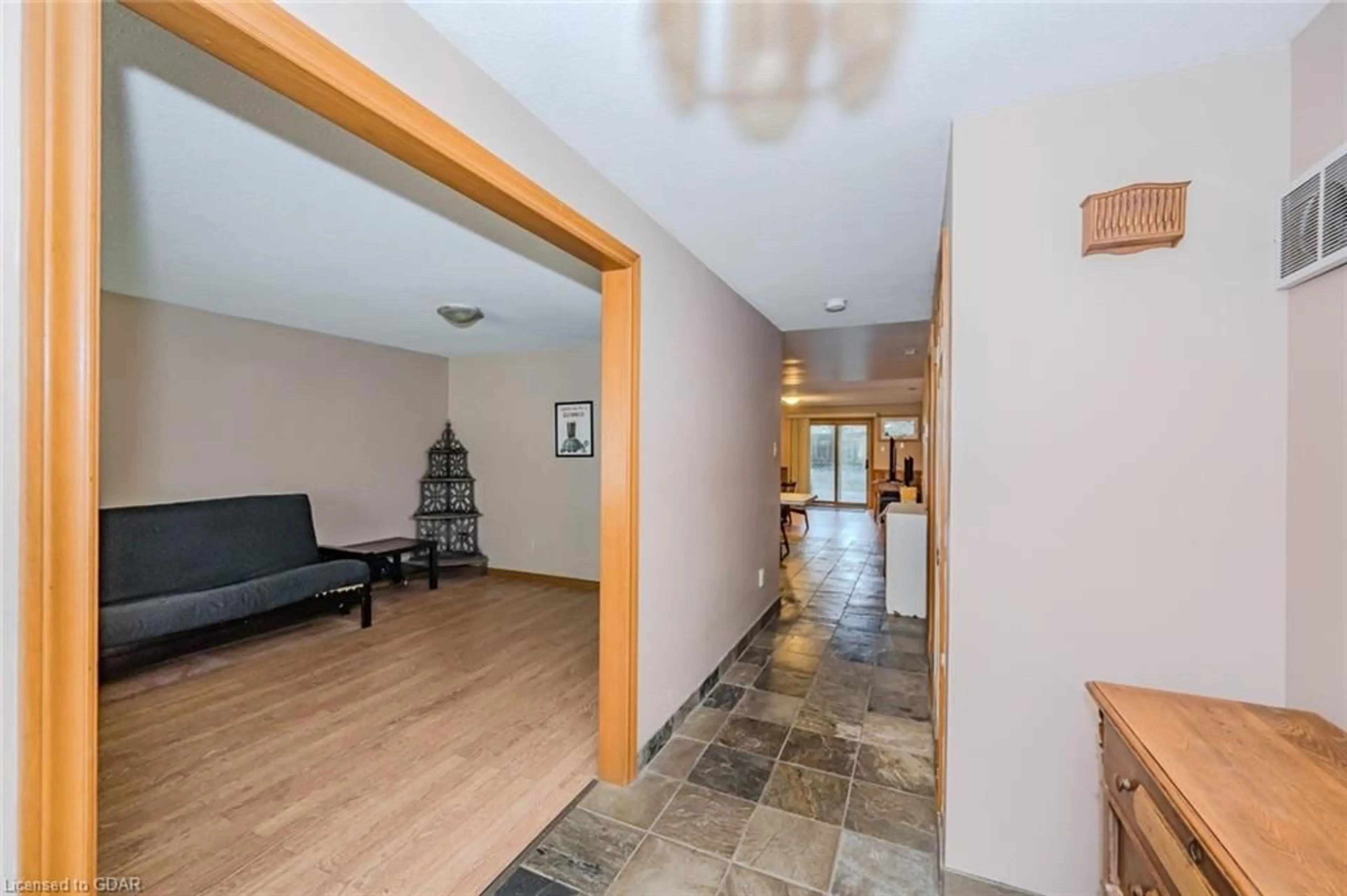 Indoor foyer, wood floors for 10 Brombal Dr, Guelph Ontario N1G 4J4