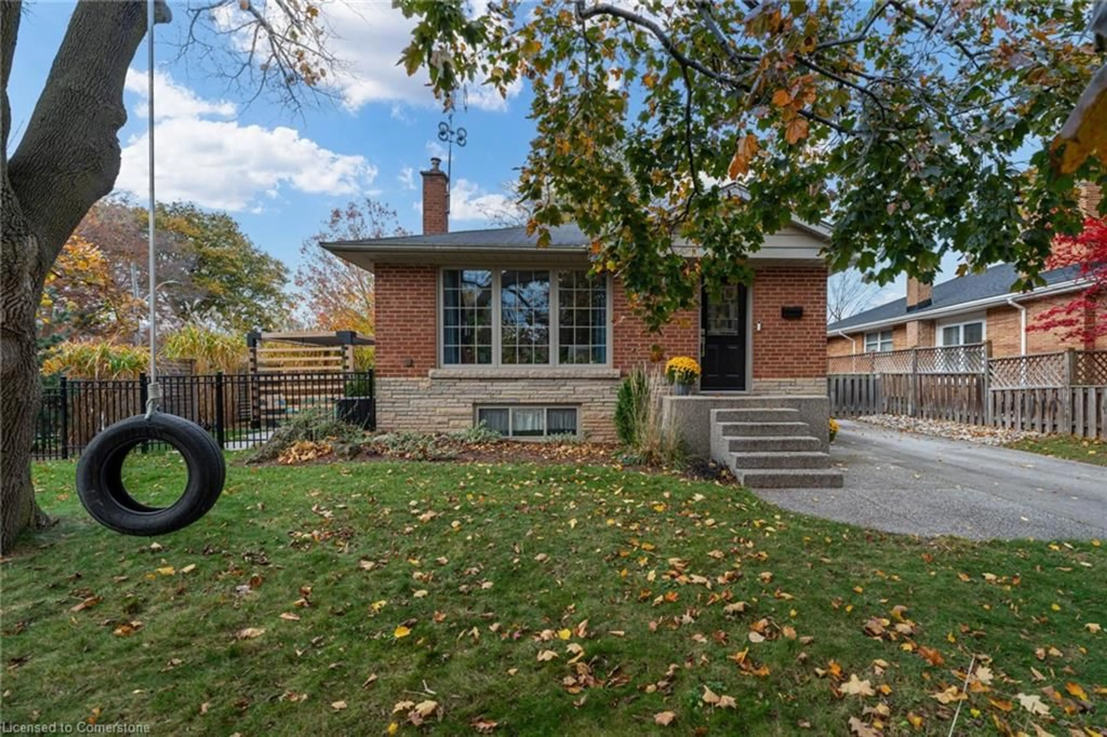 Home with brick exterior material for 2301 Woodward Ave, Burlington Ontario L7R 1T7