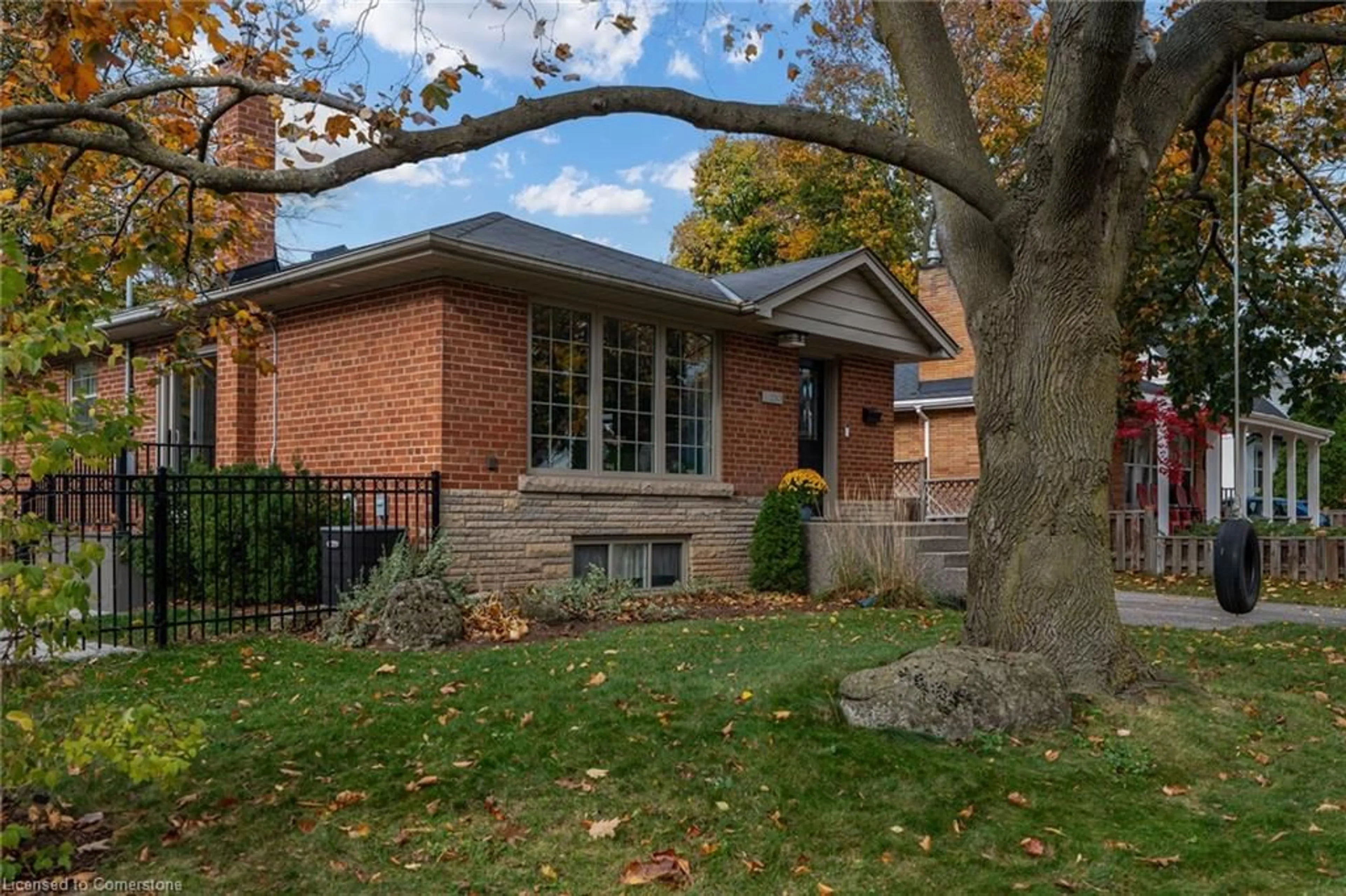 Home with brick exterior material for 2301 Woodward Ave, Burlington Ontario L7R 1T7