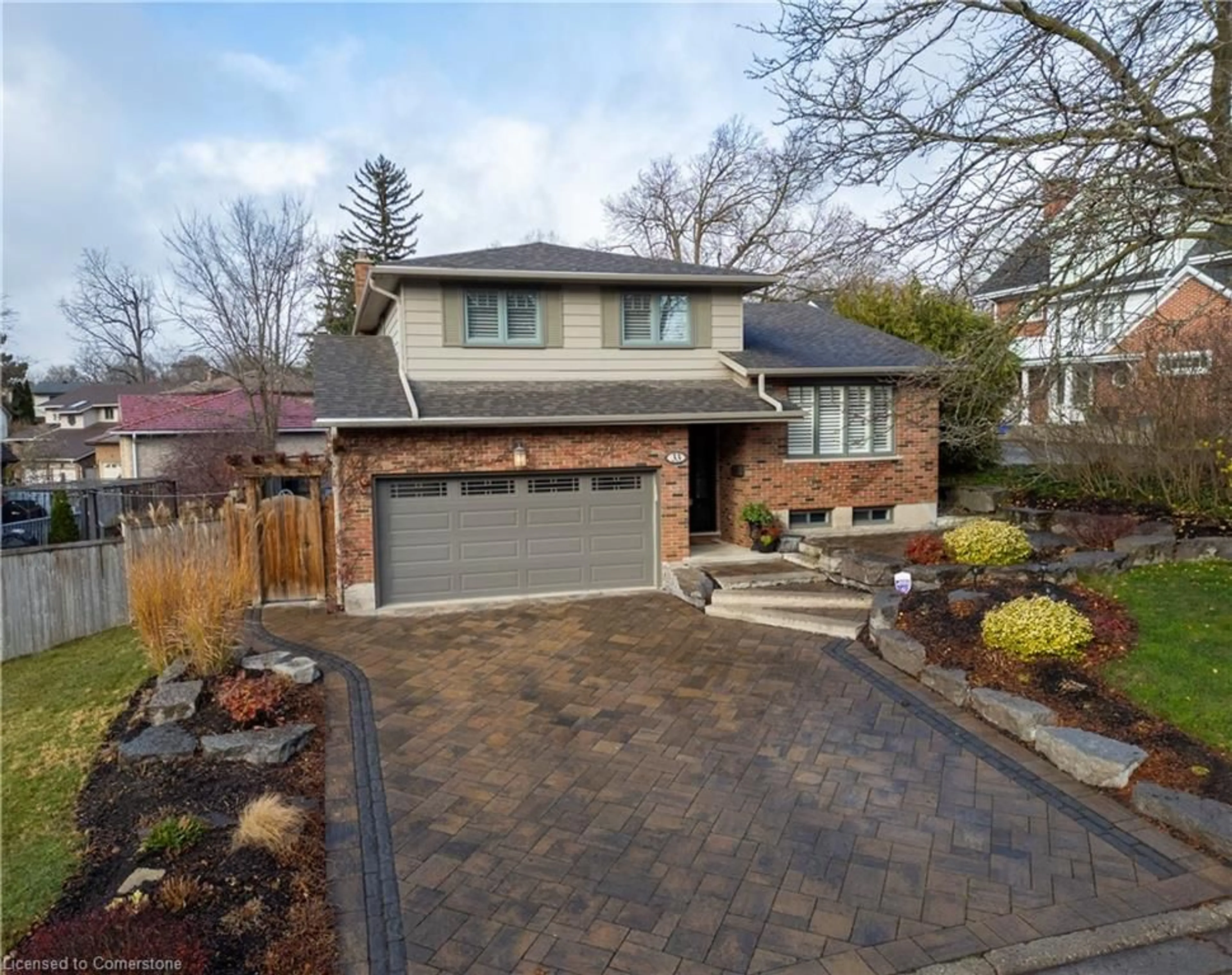 Home with brick exterior material for 33 Woodview Cres, Kitchener Ontario N2A 3E5