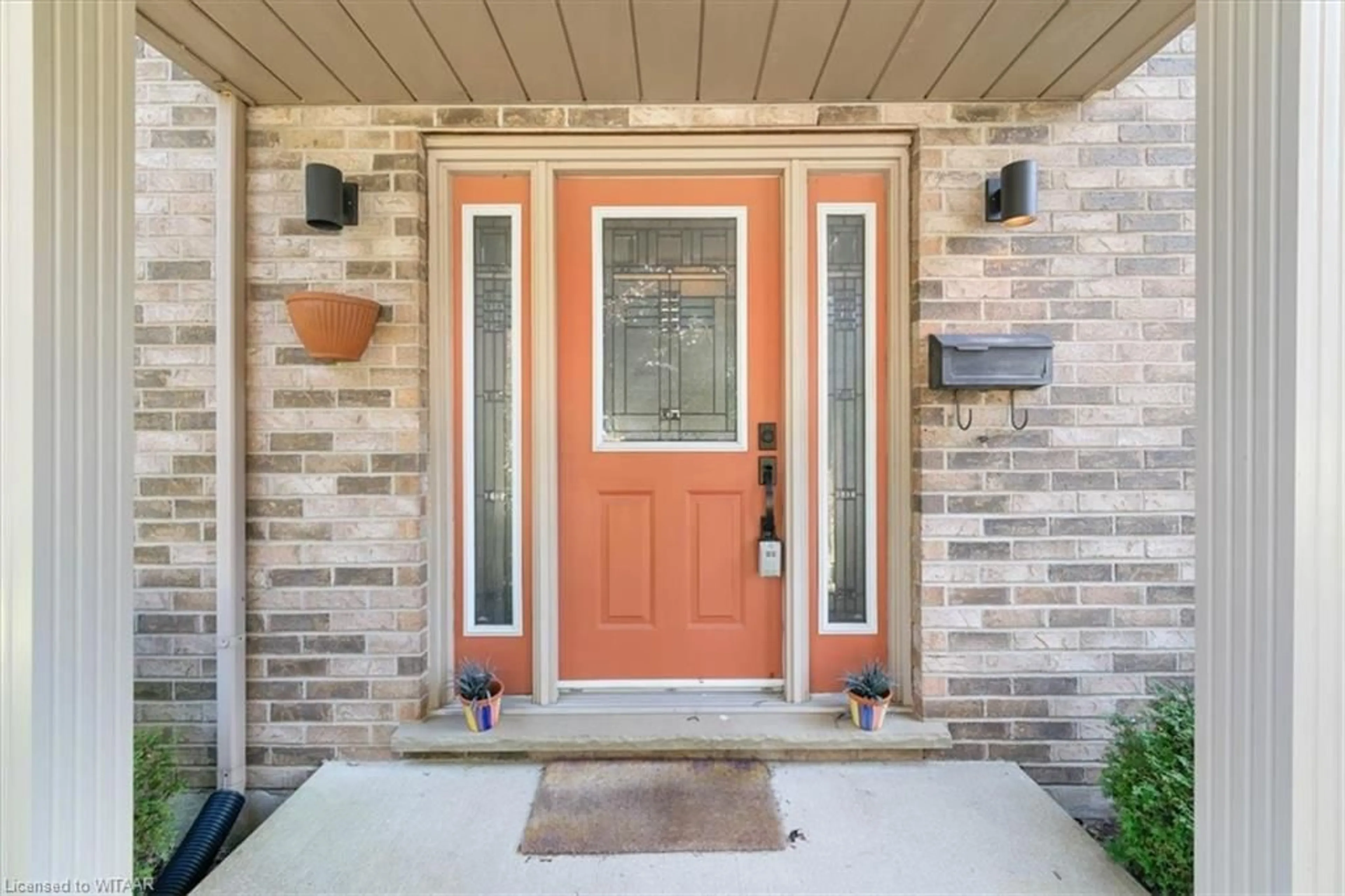 Indoor entryway for 86 Glendale Dr, Tillsonburg Ontario N4G 4N2