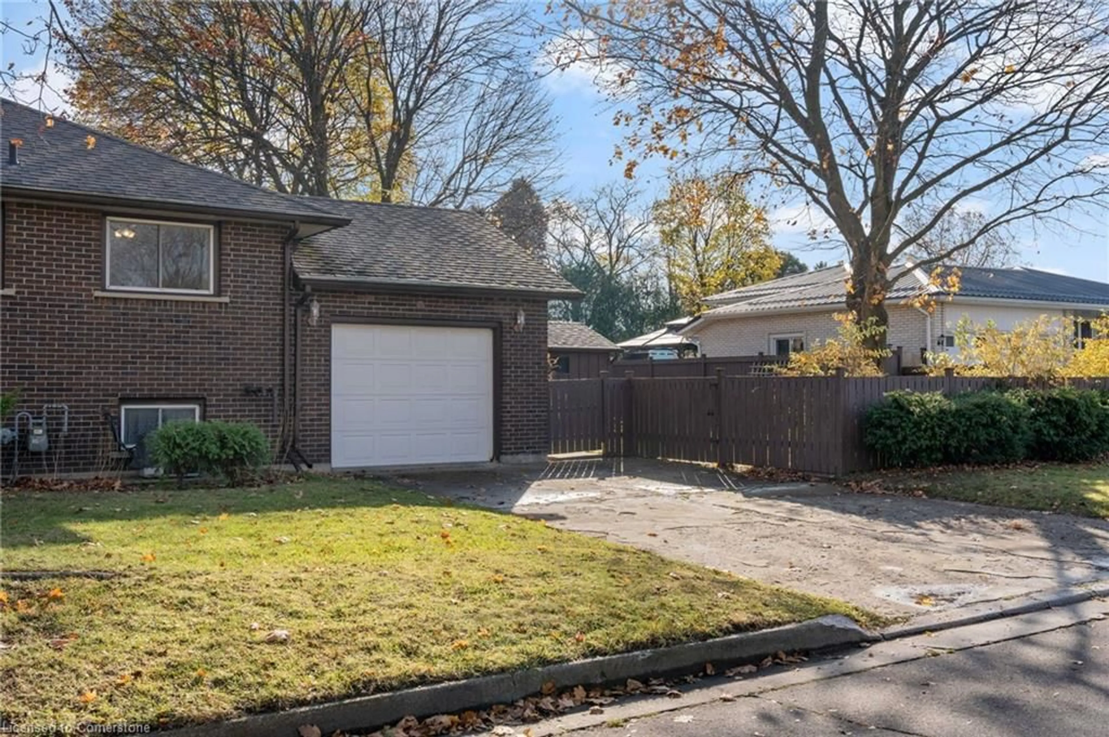 Frontside or backside of a home, the fenced backyard for 118 Oak St, Simcoe Ontario N3Y 4S3