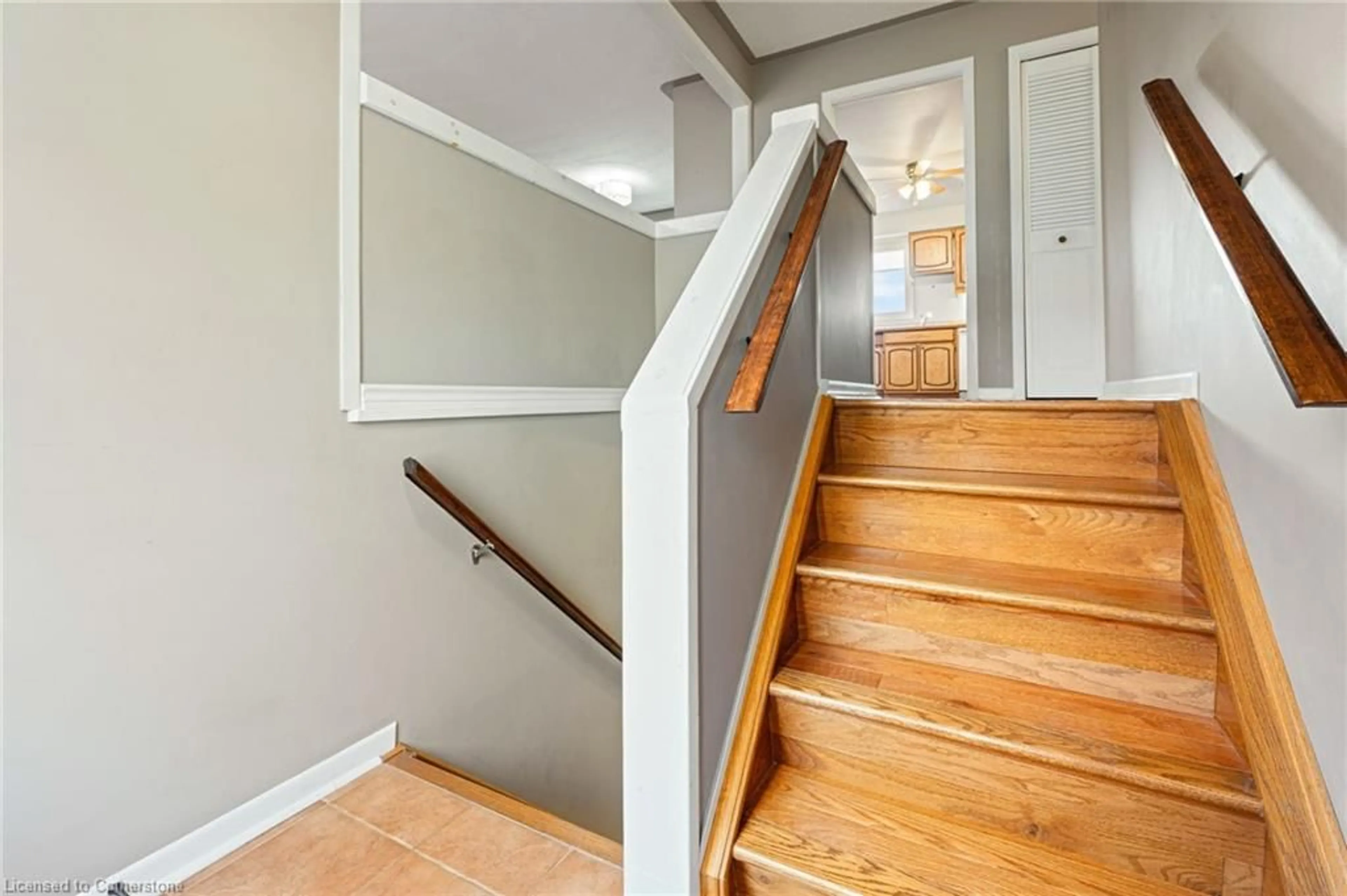 Stairs for 118 Oak St, Simcoe Ontario N3Y 4S3