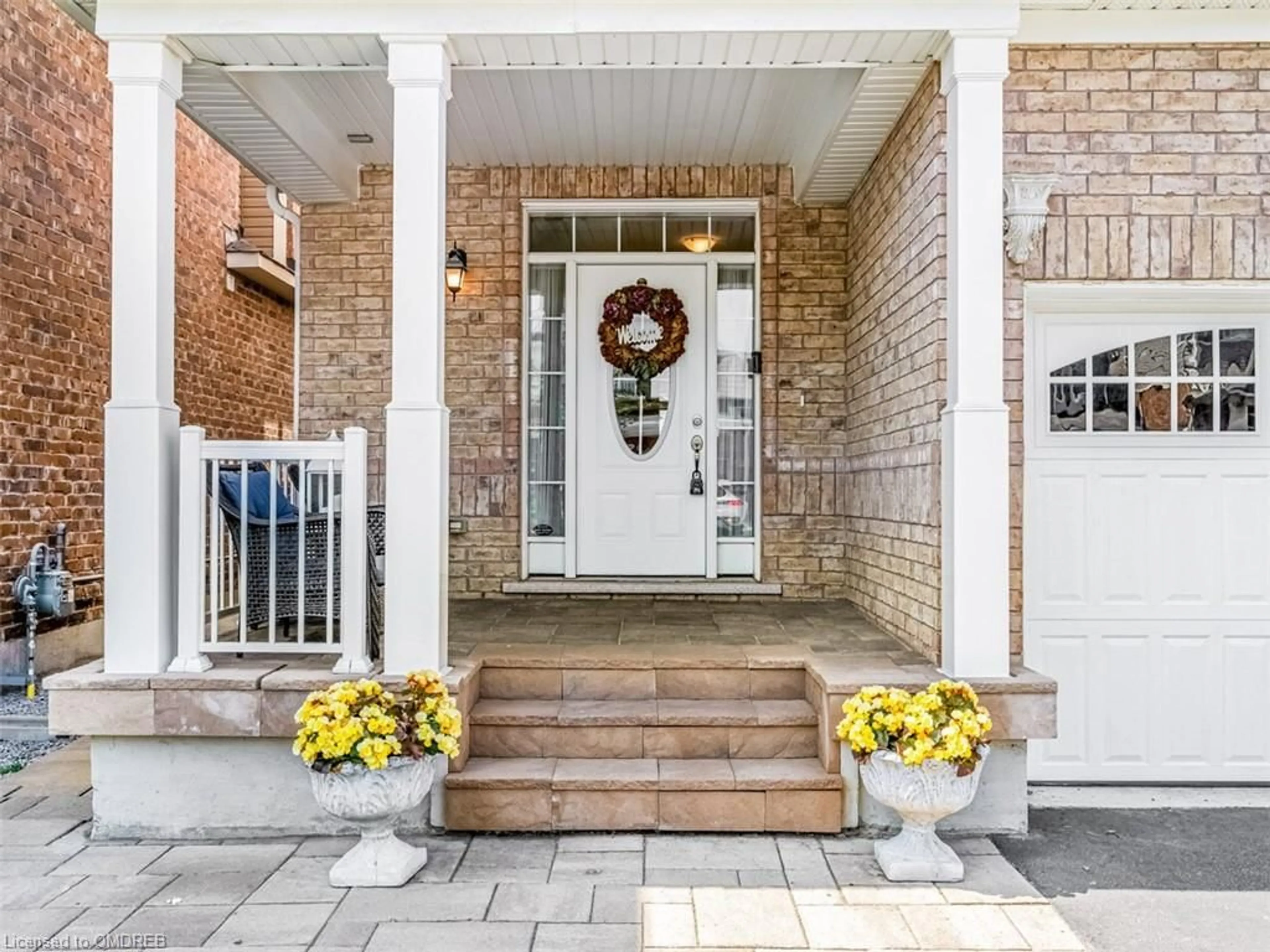 Indoor entryway, wood floors for 367 Emmett Landng, Milton Ontario L9E 0A6