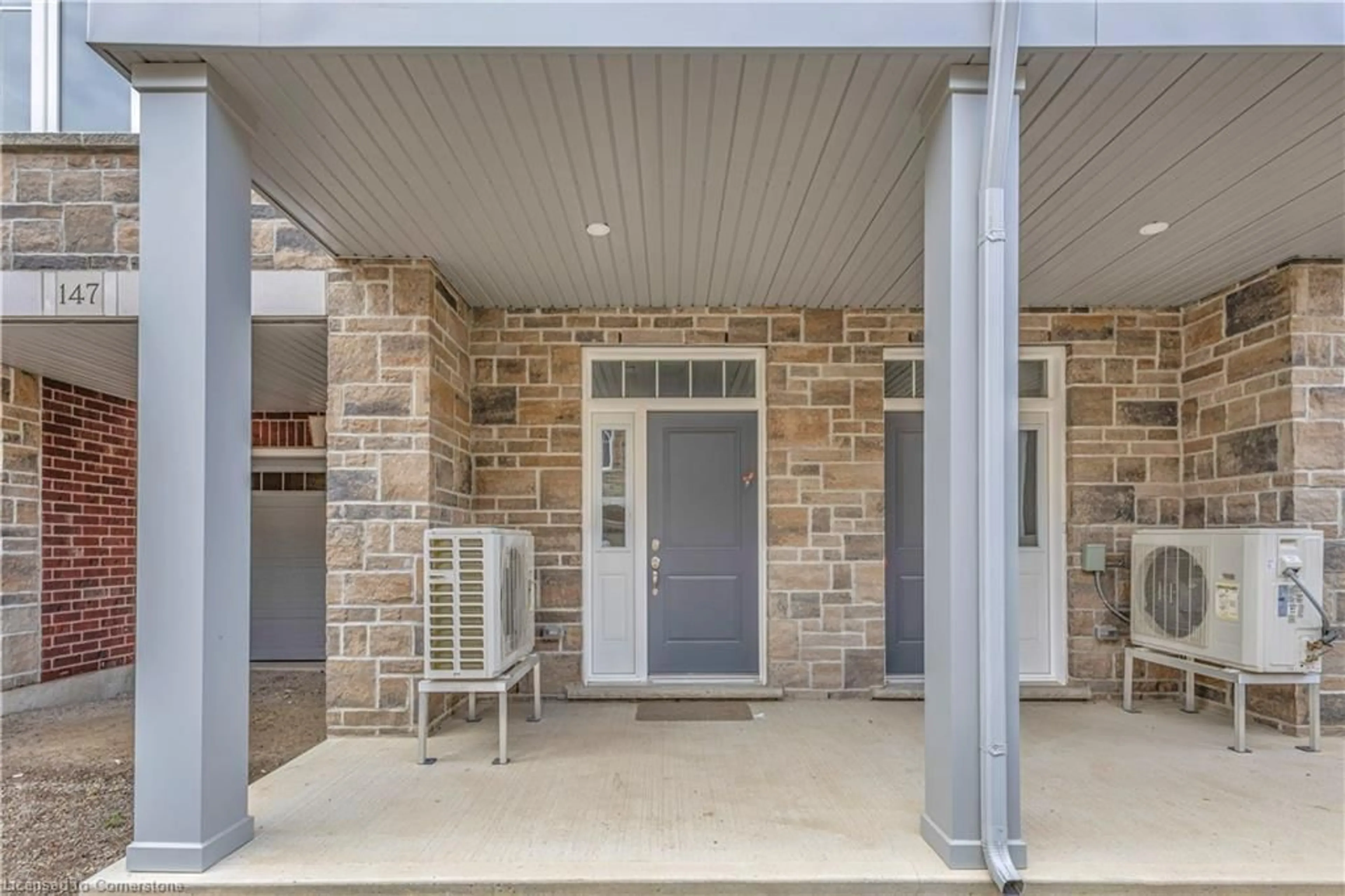 Indoor entryway, cement floor for 677 Park Rd #147, Brantford Ontario N3R 0C2