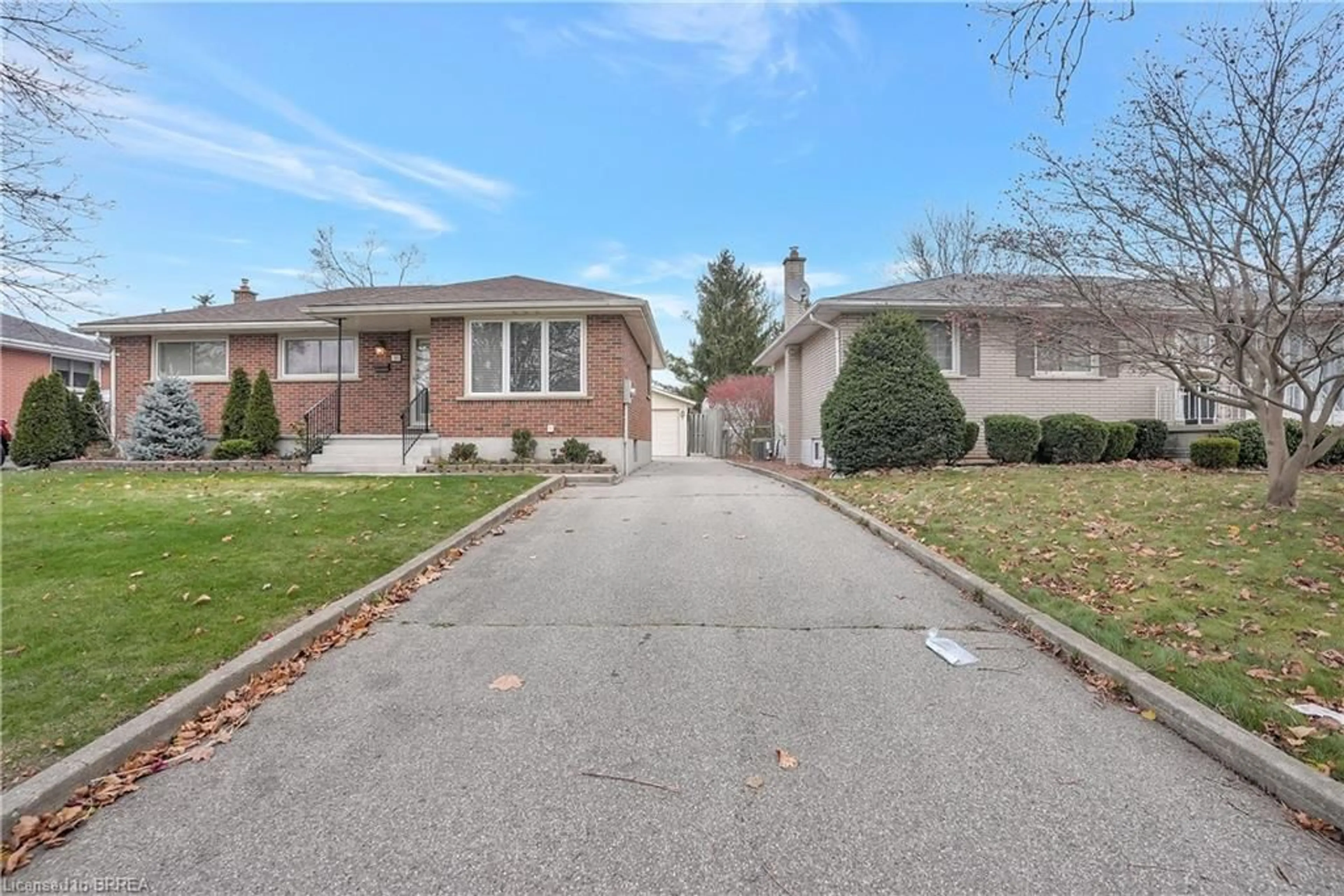 Frontside or backside of a home, the street view for 34 Wiltshire Dr, Brantford Ontario N3R 5A9