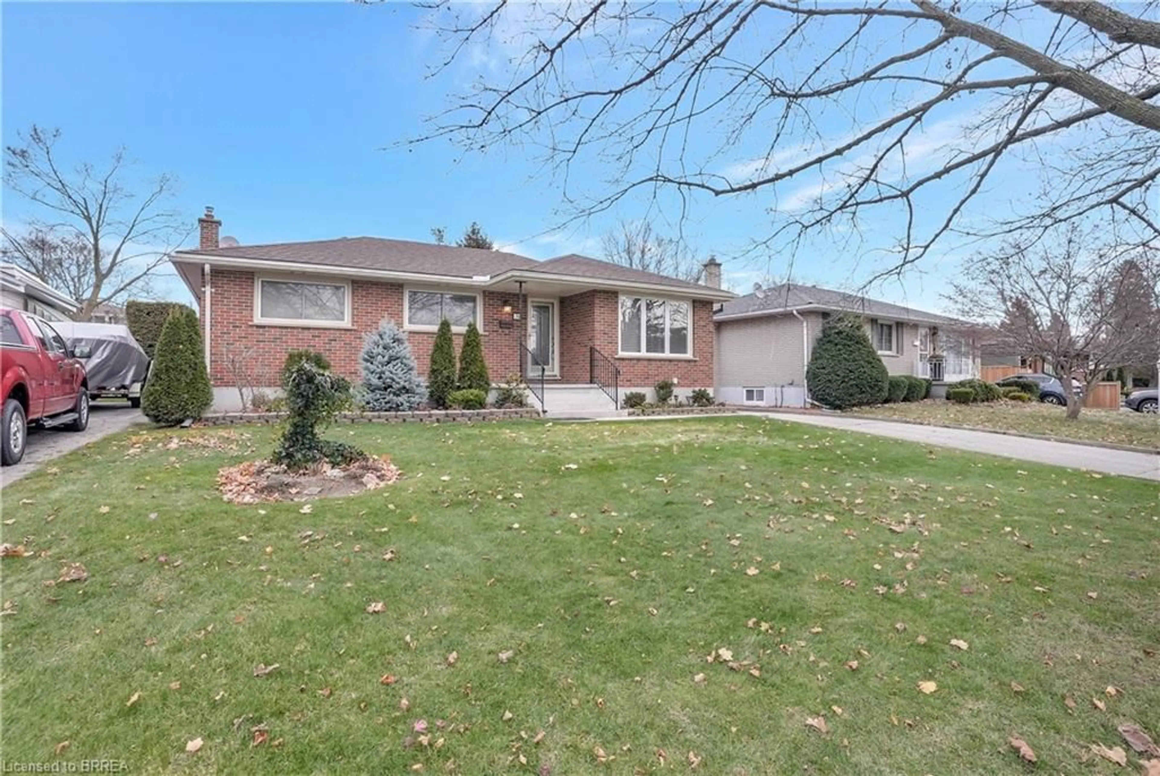 Frontside or backside of a home, the street view for 34 Wiltshire Dr, Brantford Ontario N3R 5A9