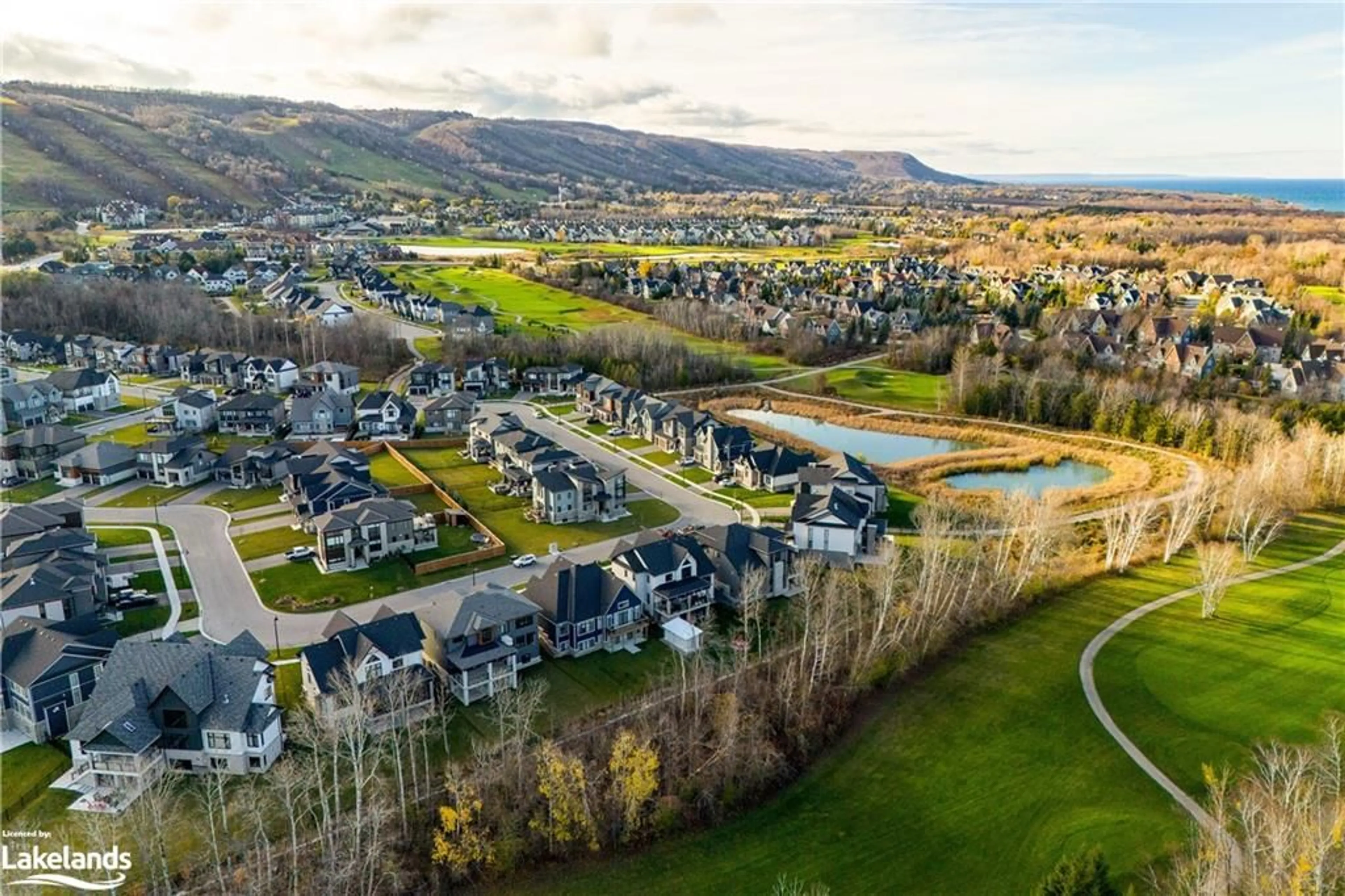 A pic from exterior of the house or condo, the view of mountain for 176 Springside Crescent Cres, The Blue Mountains Ontario L9Y 5L3