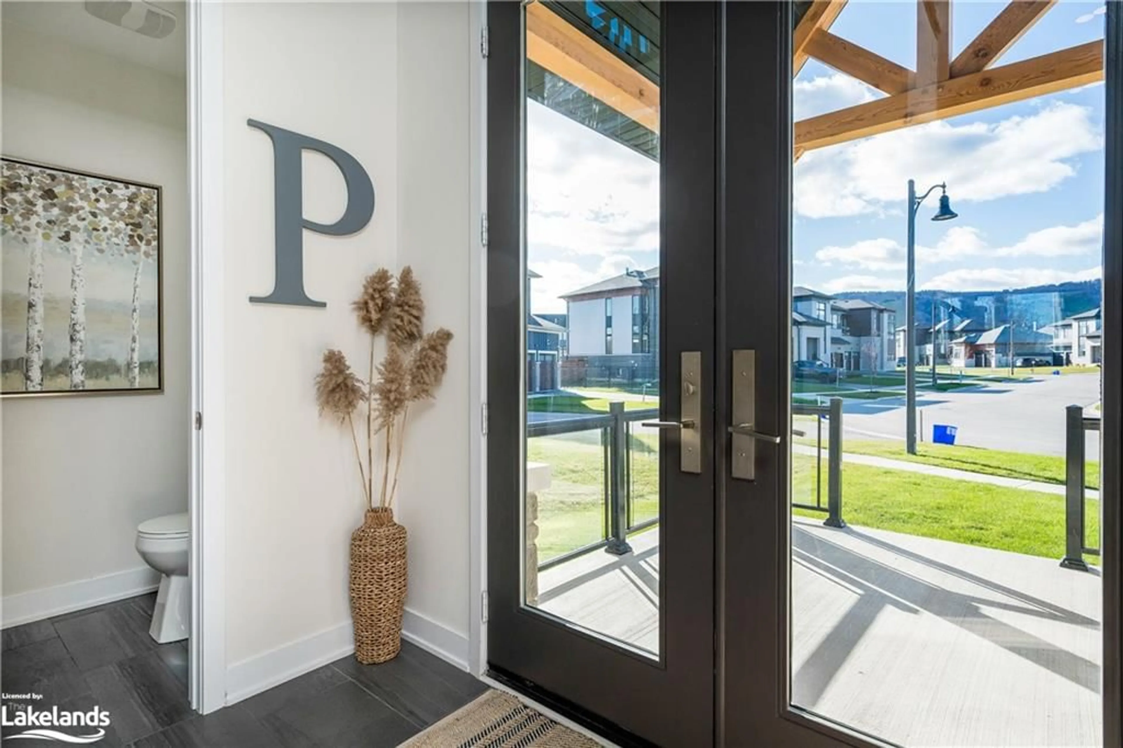 Indoor entryway, wood floors for 176 Springside Crescent Cres, The Blue Mountains Ontario L9Y 5L3