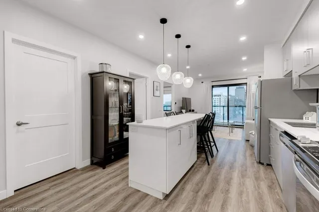 Additional property image - 15 Queen St Unit 812