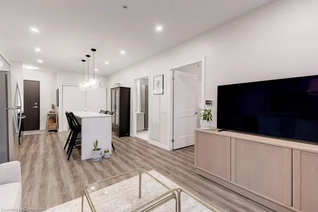 Additional property image - 15 Queen St Unit 812