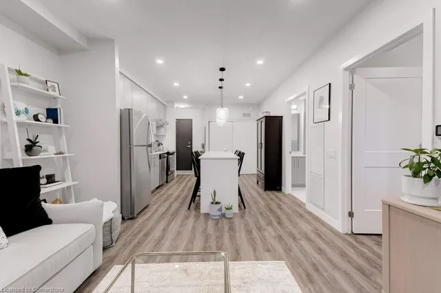 Additional property image - 15 Queen St Unit 812