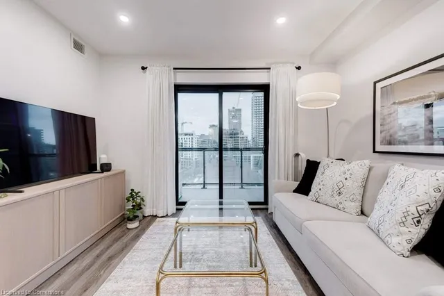 Additional property image - 15 Queen St Unit 812