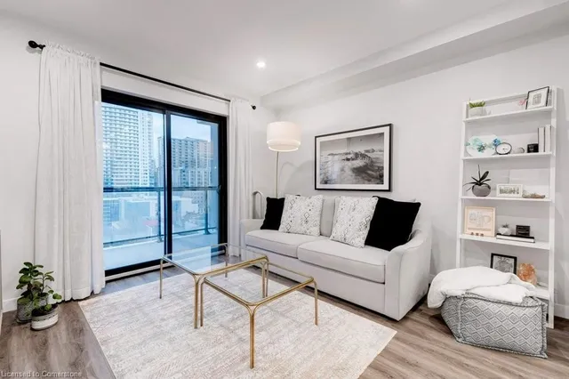 Additional property image - 15 Queen St Unit 812