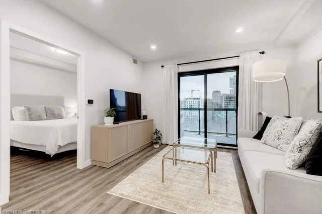 Additional property image - 15 Queen St Unit 812