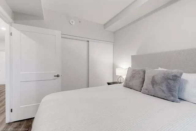 Additional property image - 15 Queen St Unit 812