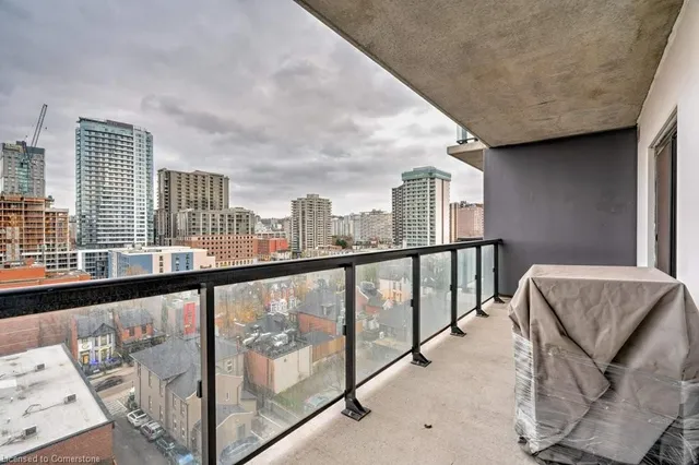 Additional property image - 15 Queen St Unit 812