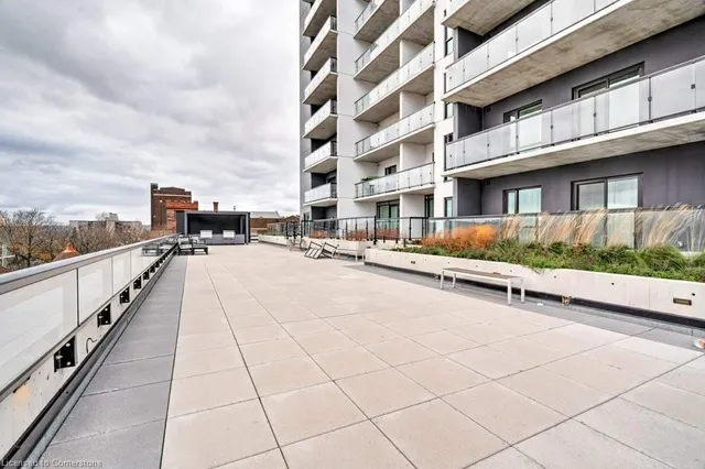 Additional property image - 15 Queen St Unit 812