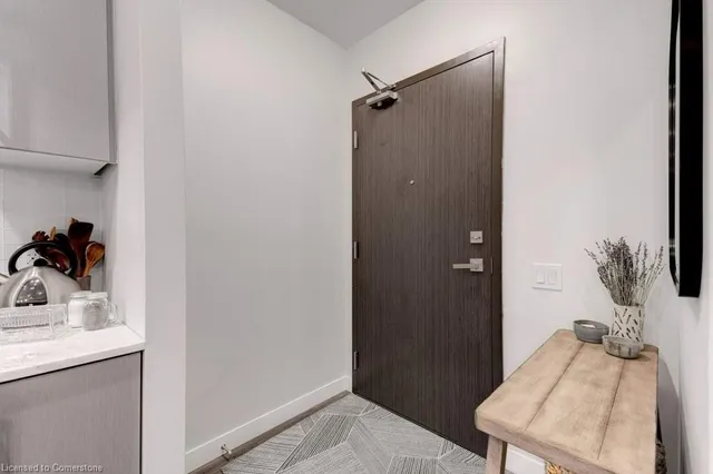 Additional property image - 15 Queen St Unit 812