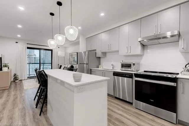 Additional property image - 15 Queen St Unit 812