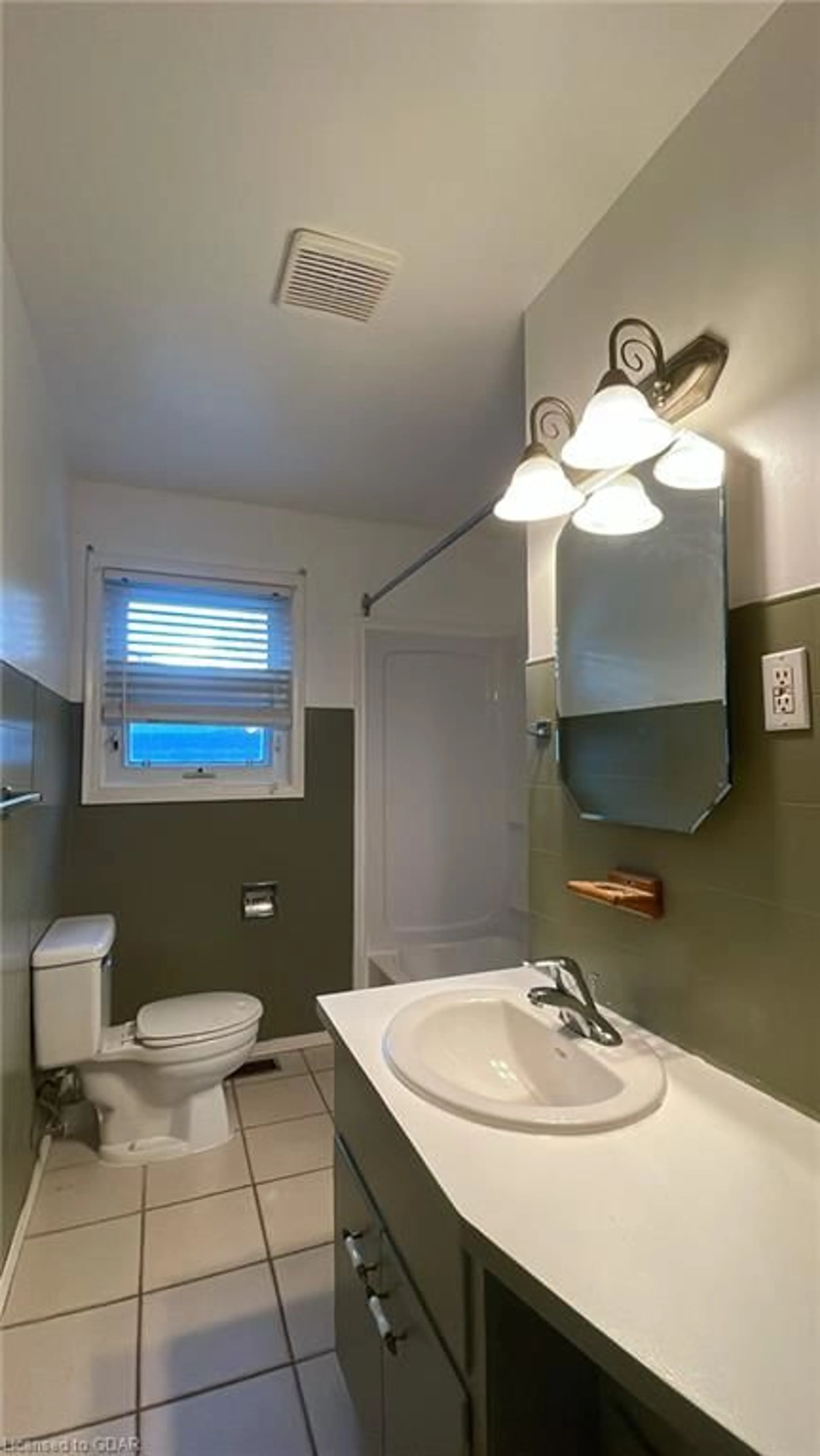 Standard bathroom, unknown floor for 565 Waterloo St, Mount Forest Ontario N0G 2L3