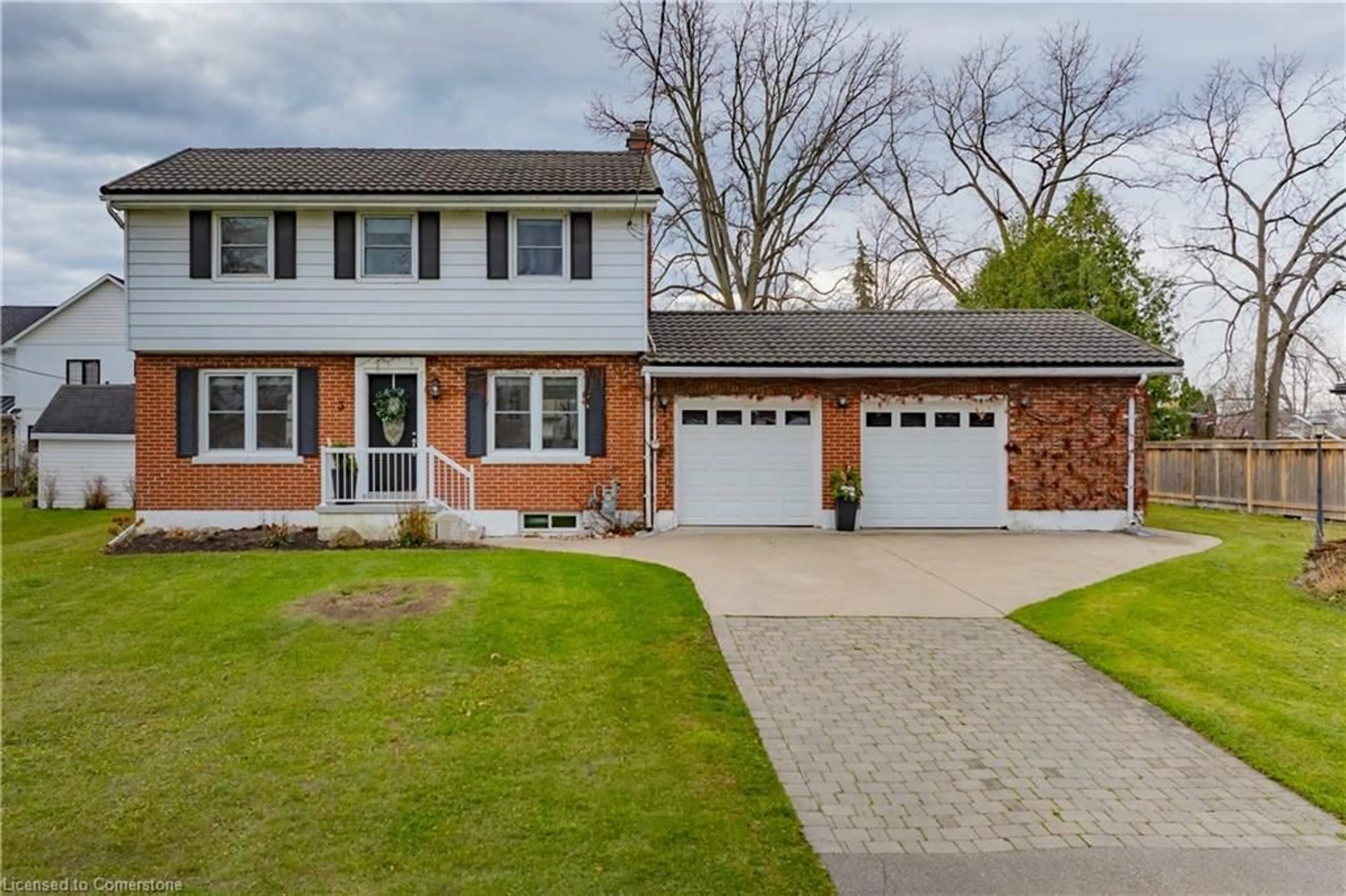 Home with brick exterior material for 3 Echo St, Cayuga Ontario N0A 1E0