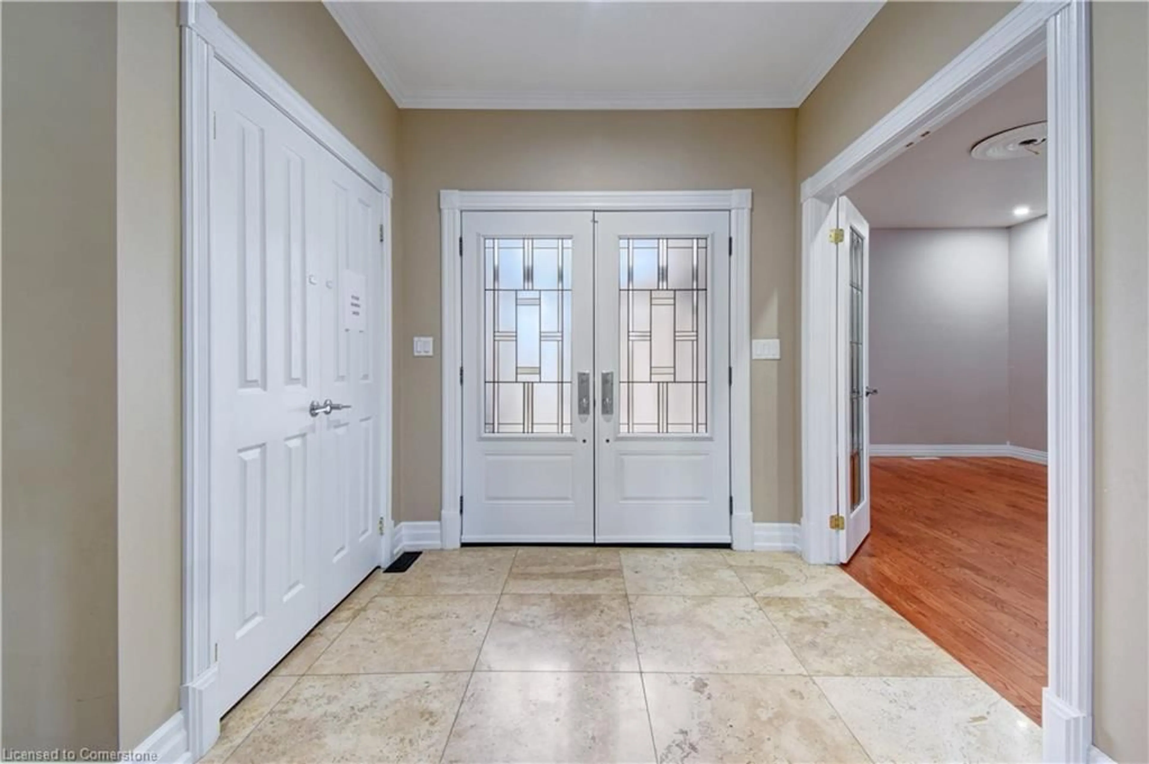 Indoor entryway, wood floors for 9153 Eighth Line, Georgetown Ontario L7G 4S5
