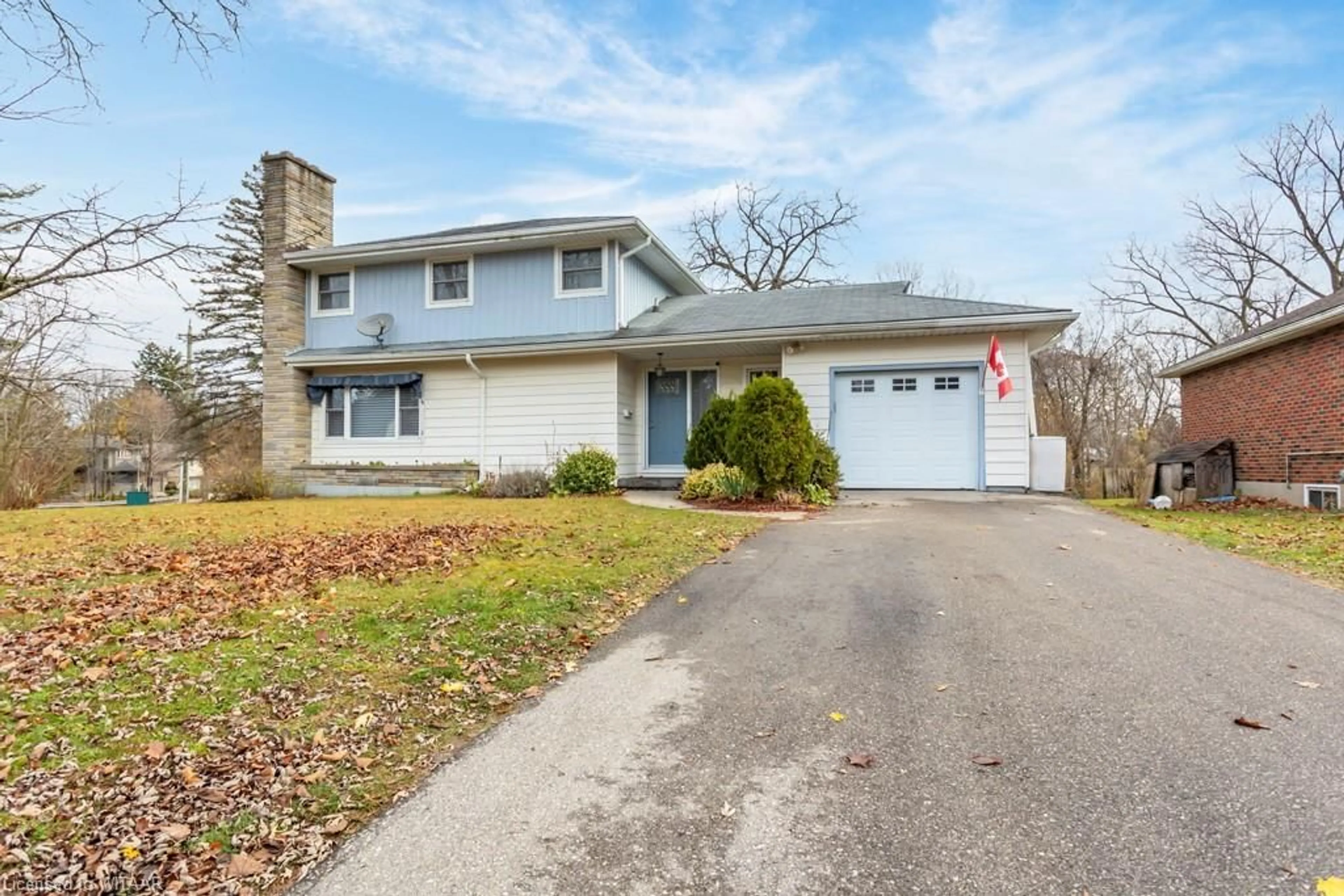 Frontside or backside of a home, the street view for 3 Parkside Dr, Tillsonburg Ontario N4G 4A1