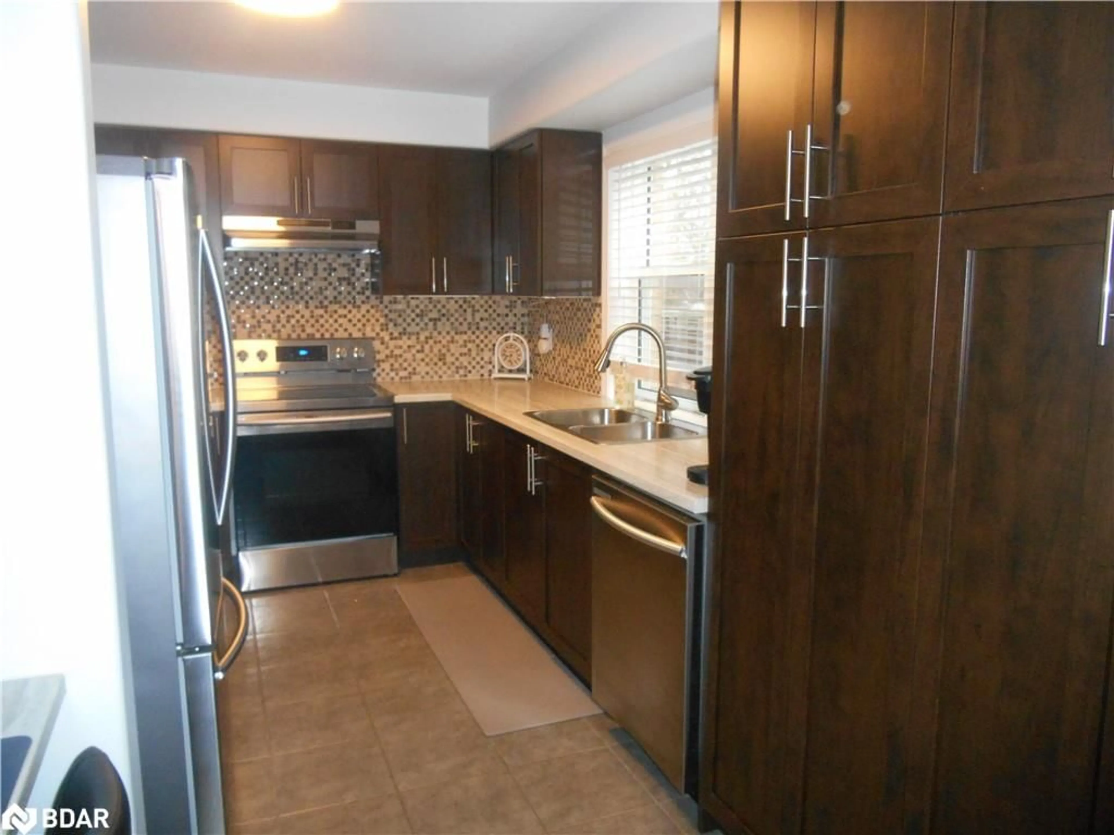 Standard kitchen, ceramic floors for 318 Little Ave #3, Barrie Ontario L4N 2Z6