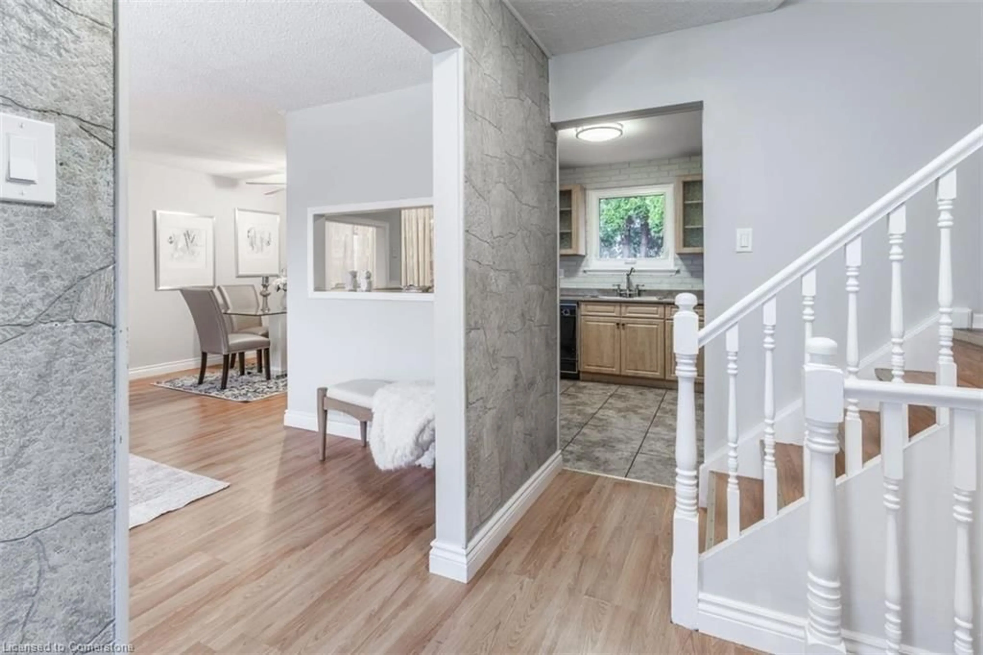 Indoor entryway, wood floors for 1401 Thornton Rd, Burlington Ontario L7M 1N6