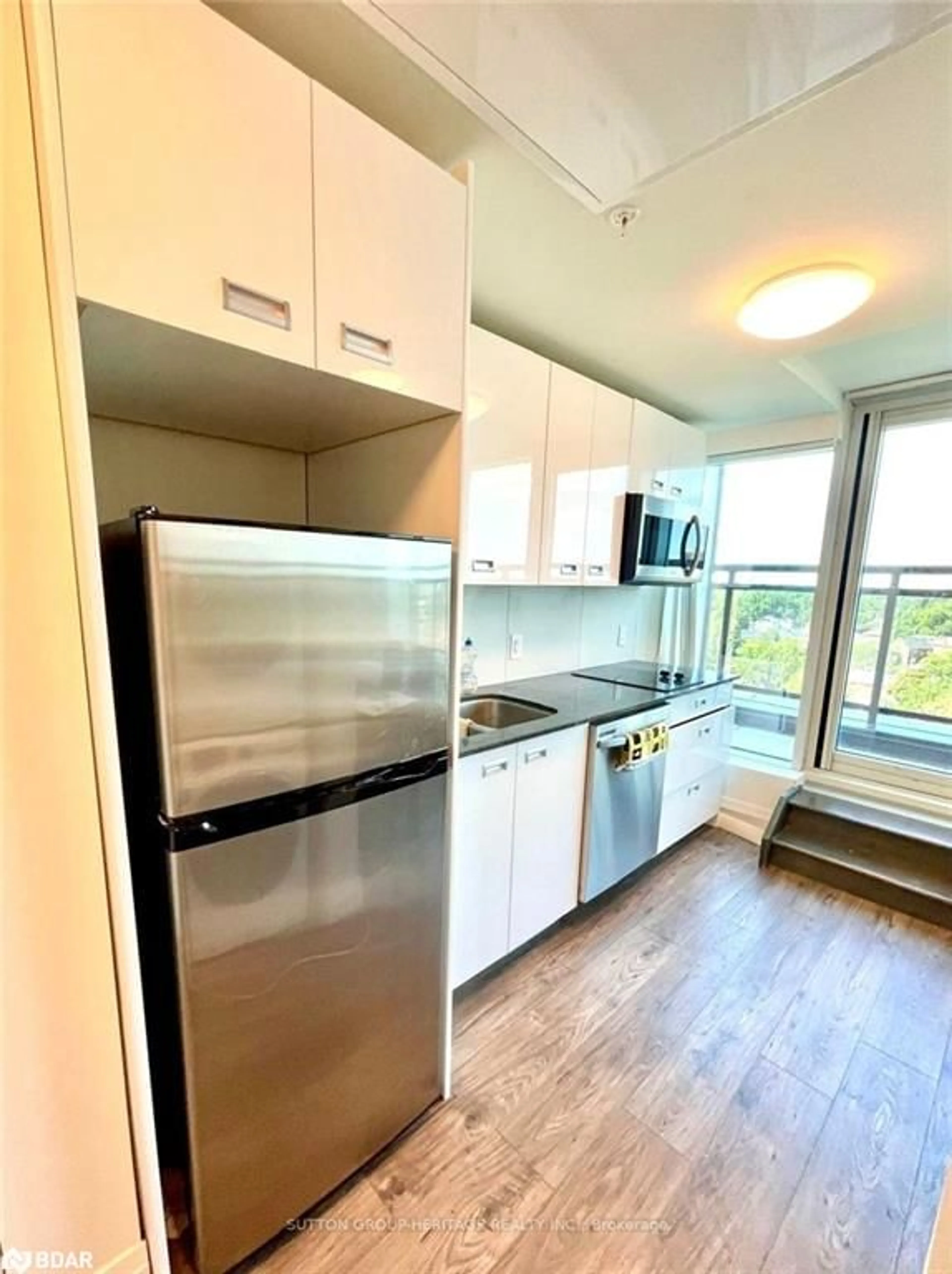 Standard kitchen for 652 Princess St #929, Kingston Ontario K7L 1E5