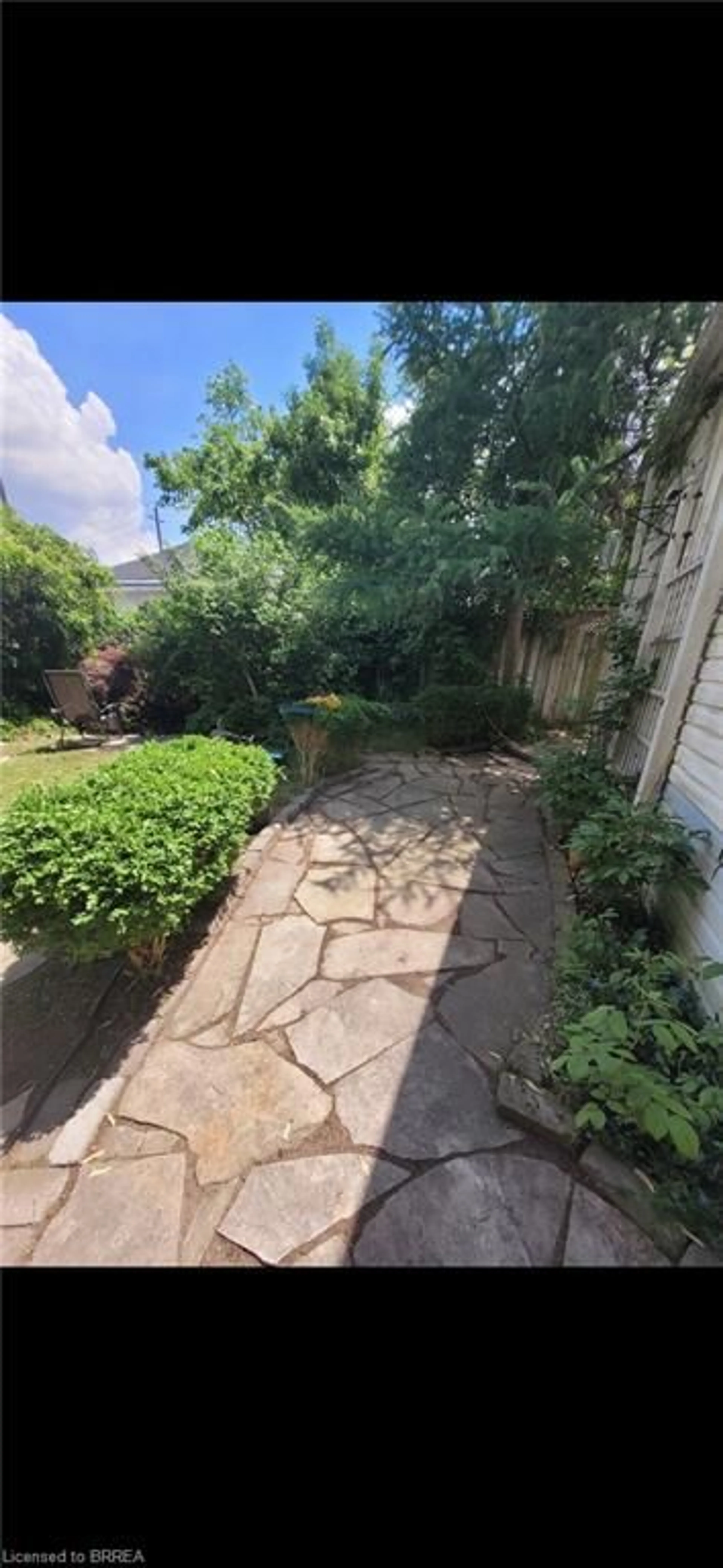 Patio, street for 75 St George St, Brantford Ontario N3R 1V5