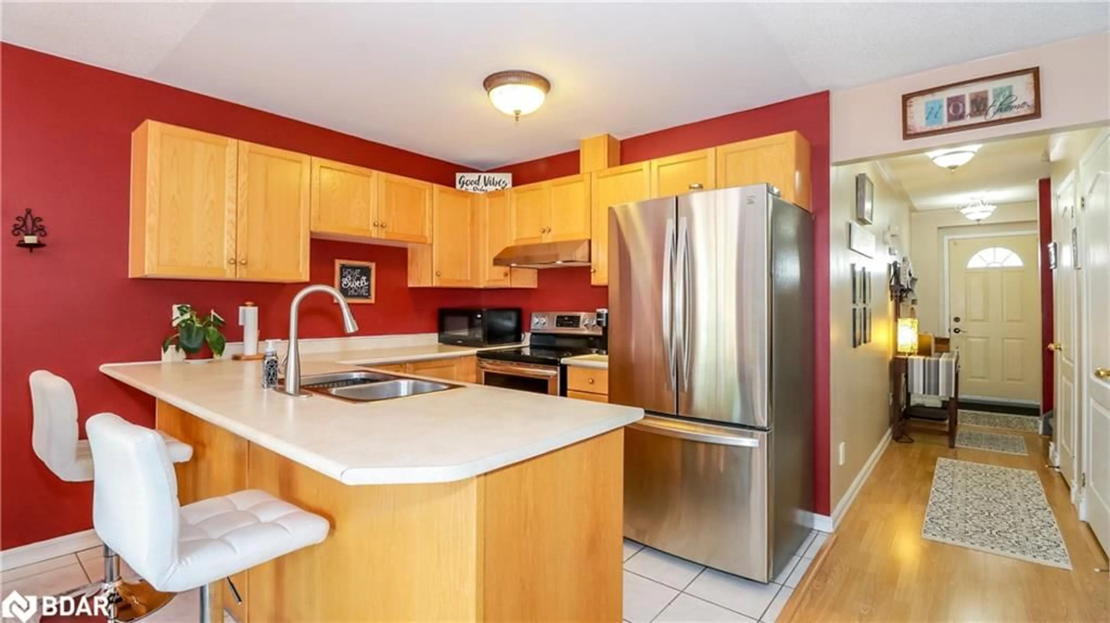 Standard kitchen, wood floors, cottage for 44 Parkside Cres, Angus Ontario L3W 0K9