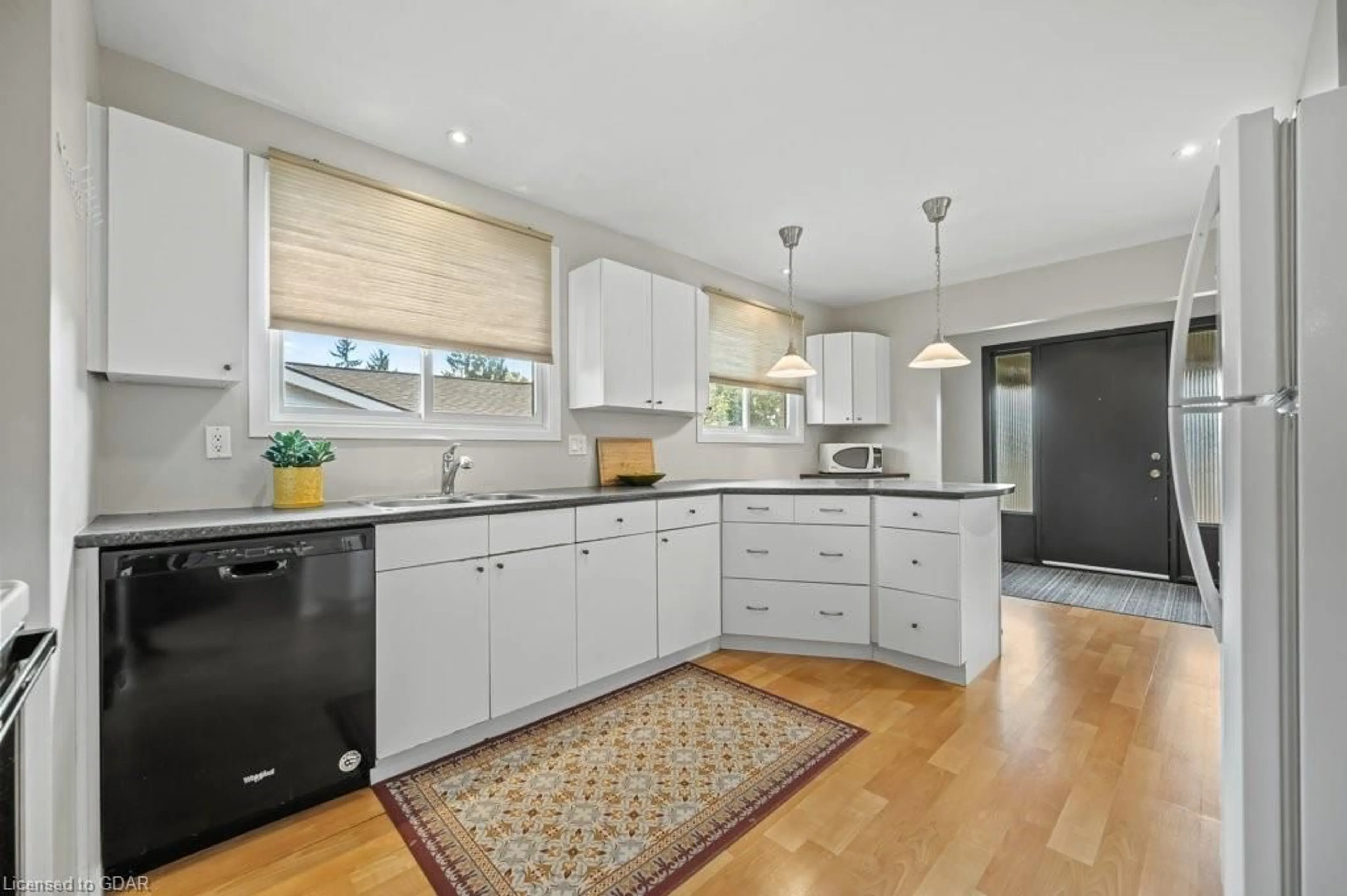 Open concept kitchen for 14 Avra Crt, Guelph Ontario N1H 7B2