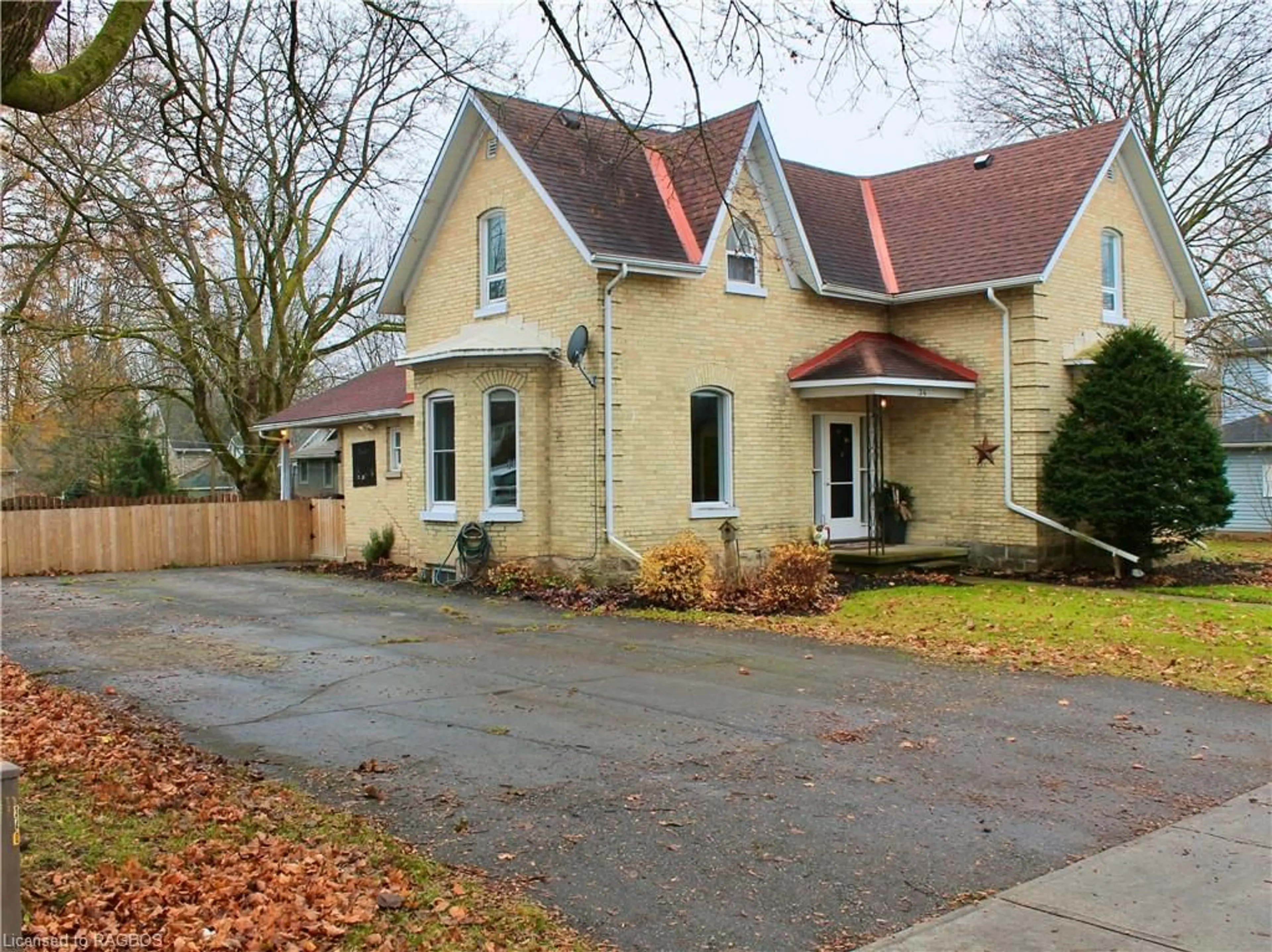 Frontside or backside of a home, cottage for 34 Queen St, Brussels Ontario N0G 1H0