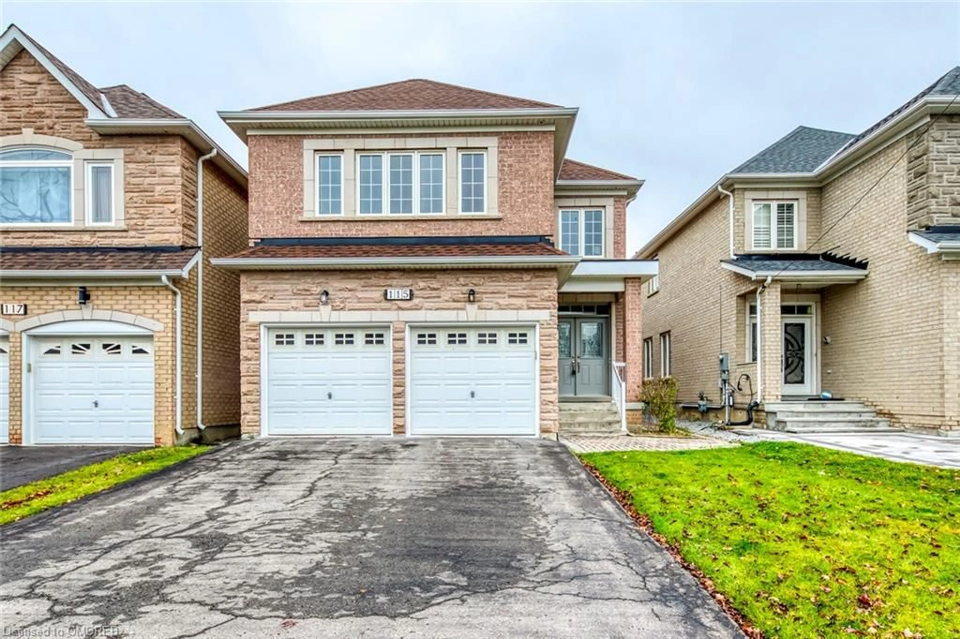 Frontside or backside of a home, cottage for 115 Martini Dr, Richmond Hill Ontario L4S 2V5