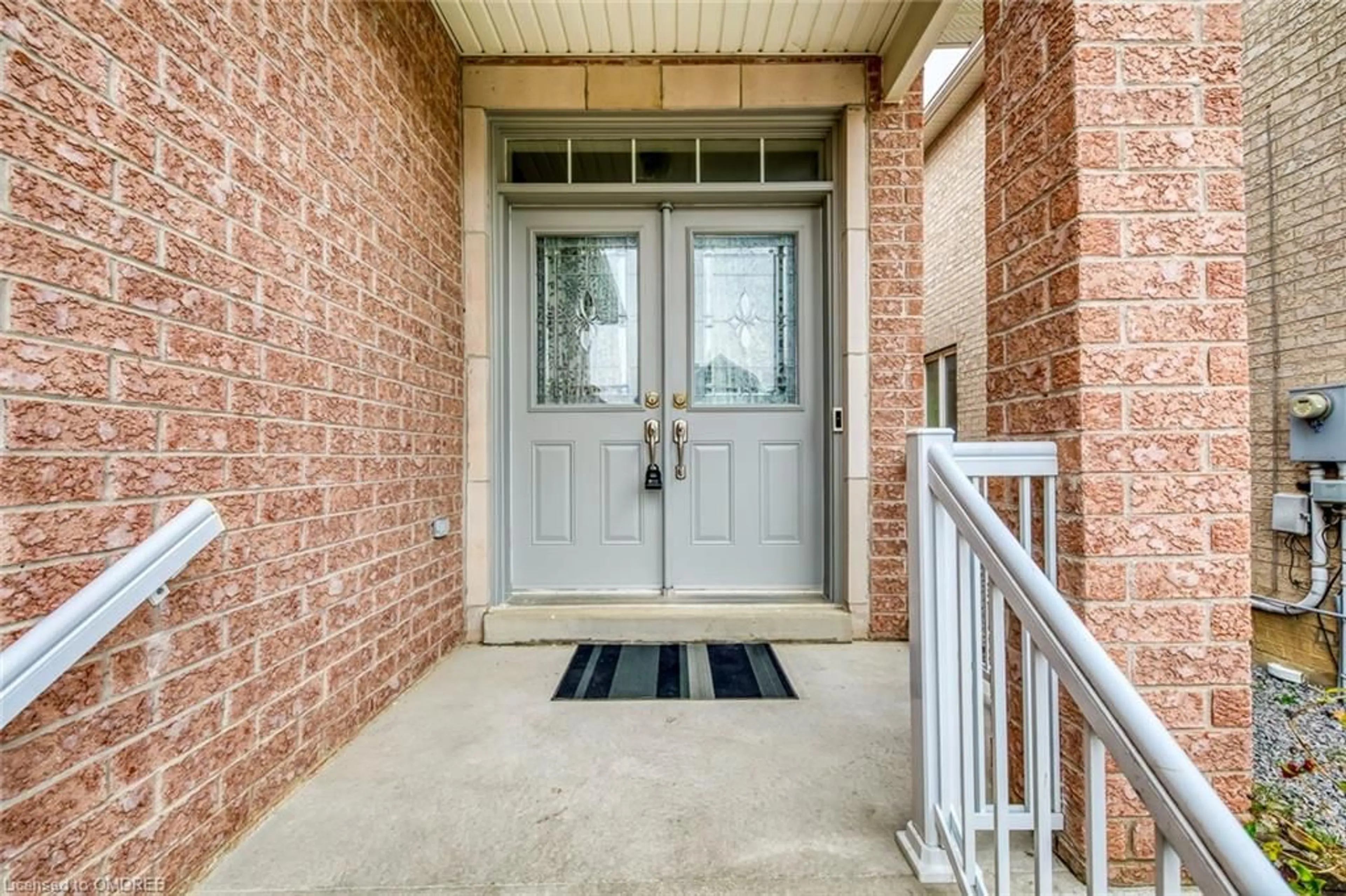 Indoor entryway, wood floors for 115 Martini Dr, Richmond Hill Ontario L4S 2V5