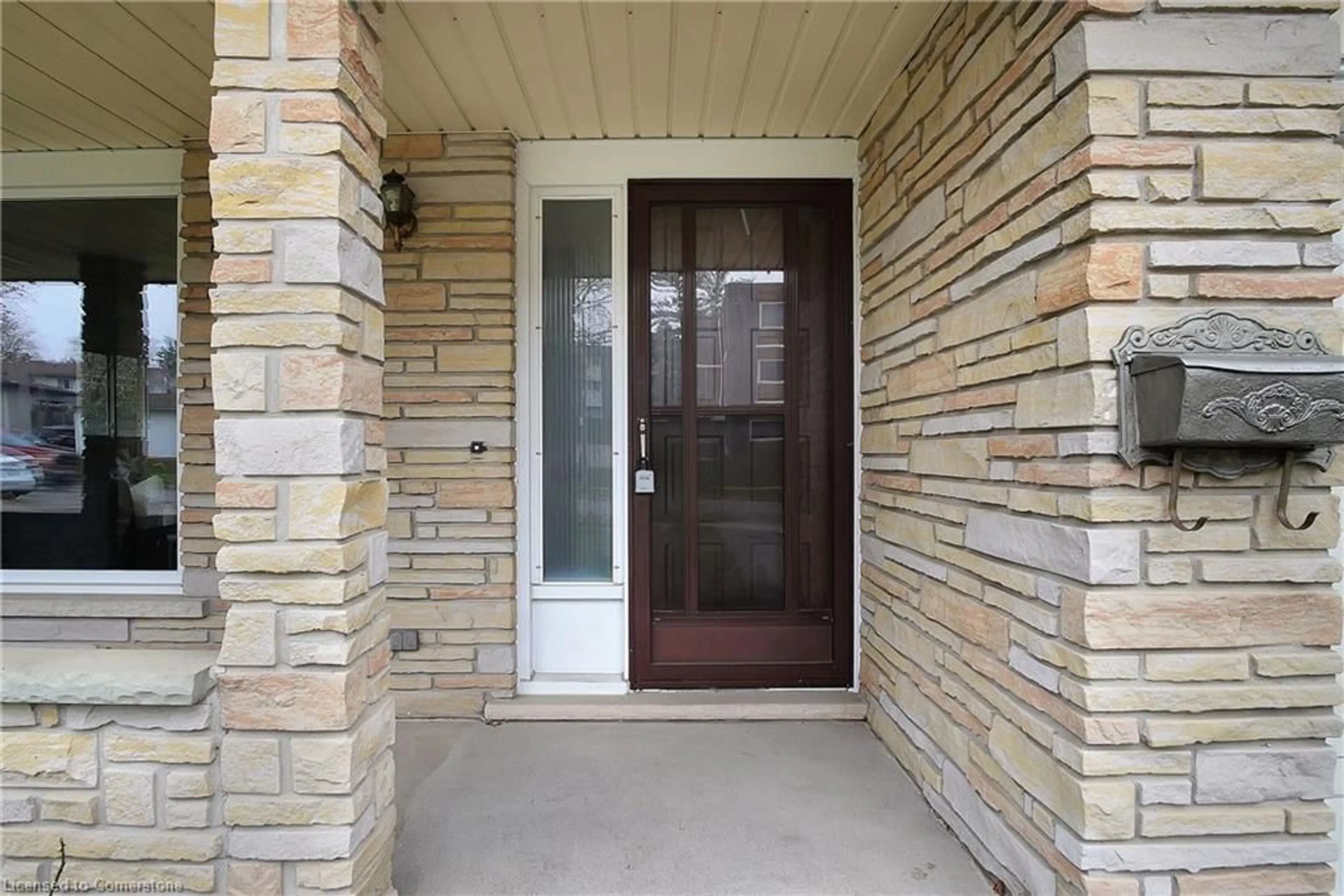 Indoor entryway, ceramic floors for 15 Cherry Hill Dr, Kitchener Ontario N2E 1N5