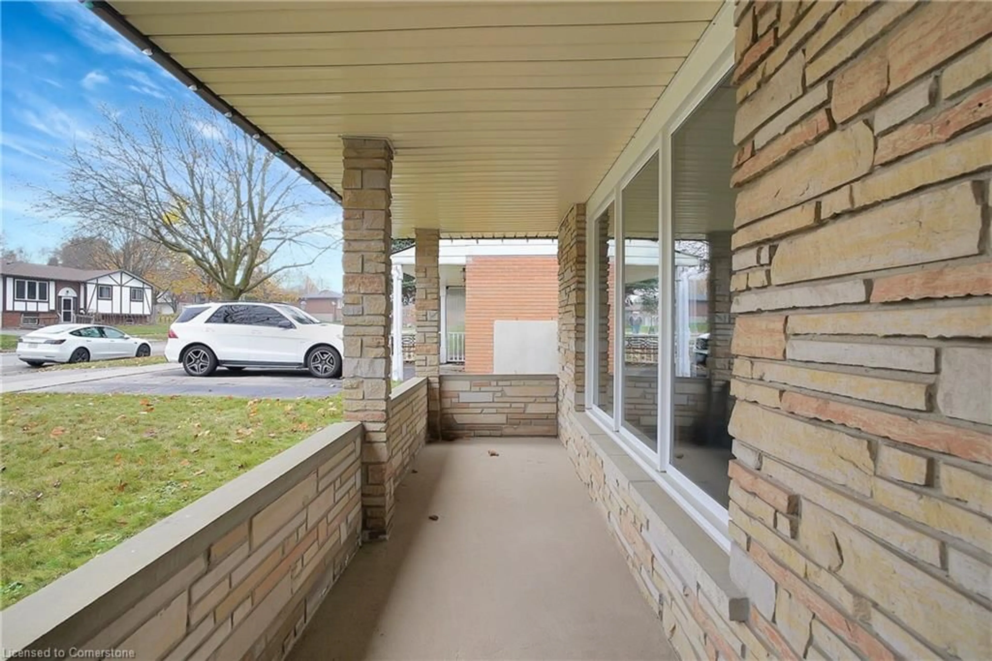 Patio, the front or back of building for 15 Cherry Hill Dr, Kitchener Ontario N2E 1N5