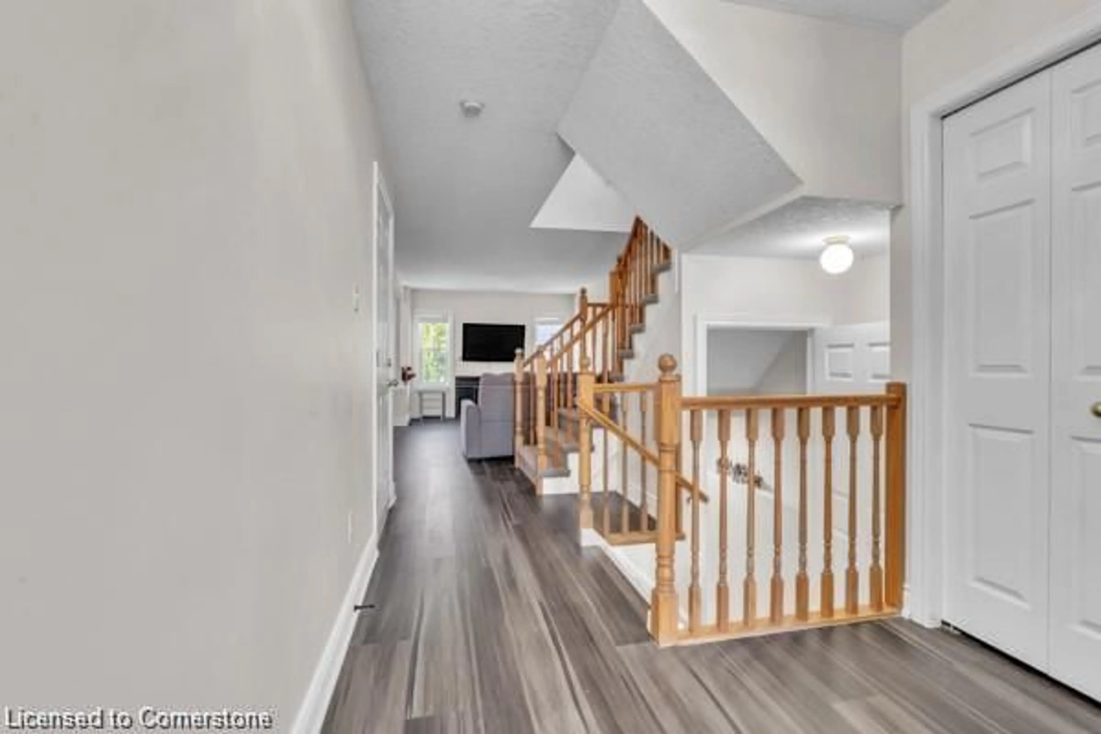 Indoor entryway, wood floors for 14 Dahlia St, Kitchener Ontario N2E 4A9