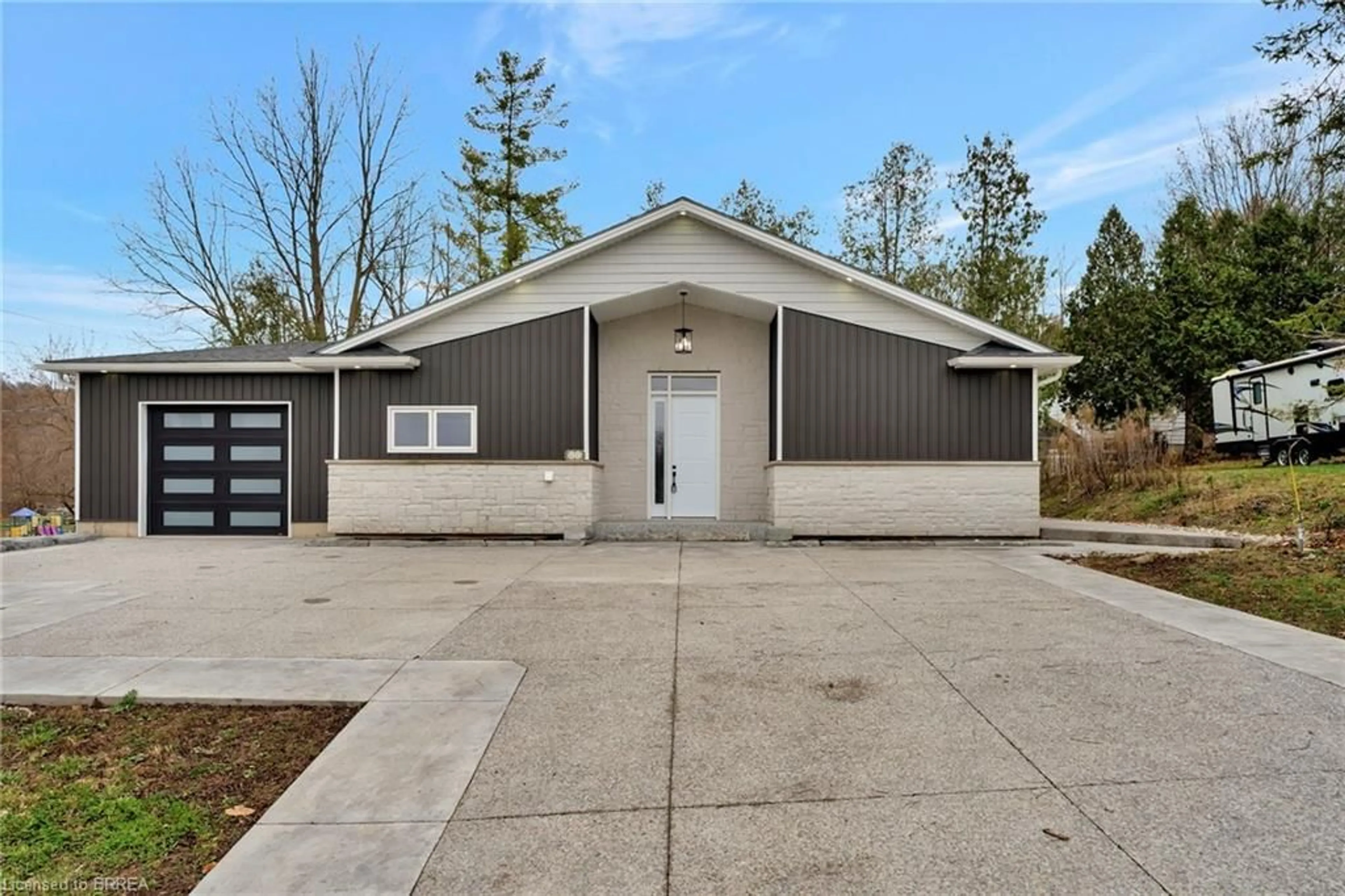 Indoor garage, cement floor for 59 Laurel St, Paris Ontario N3L 2H2