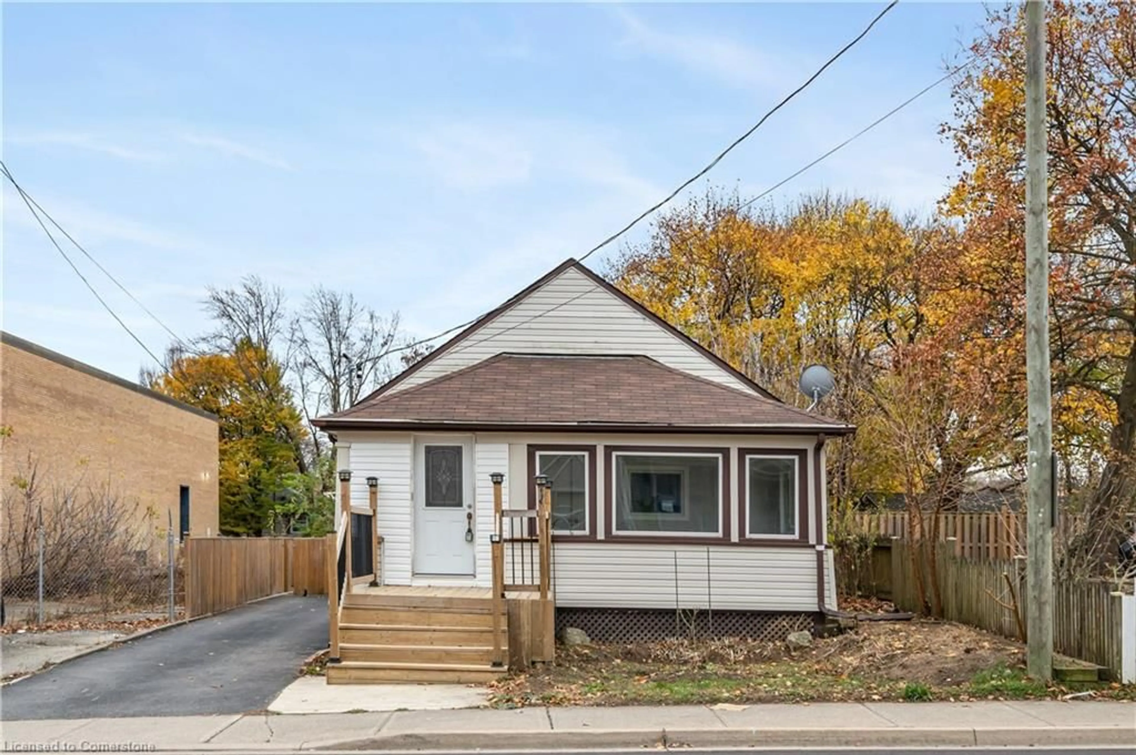 Frontside or backside of a home, cottage for 4910 Morrison St, Niagara Falls Ontario L2E 2C5