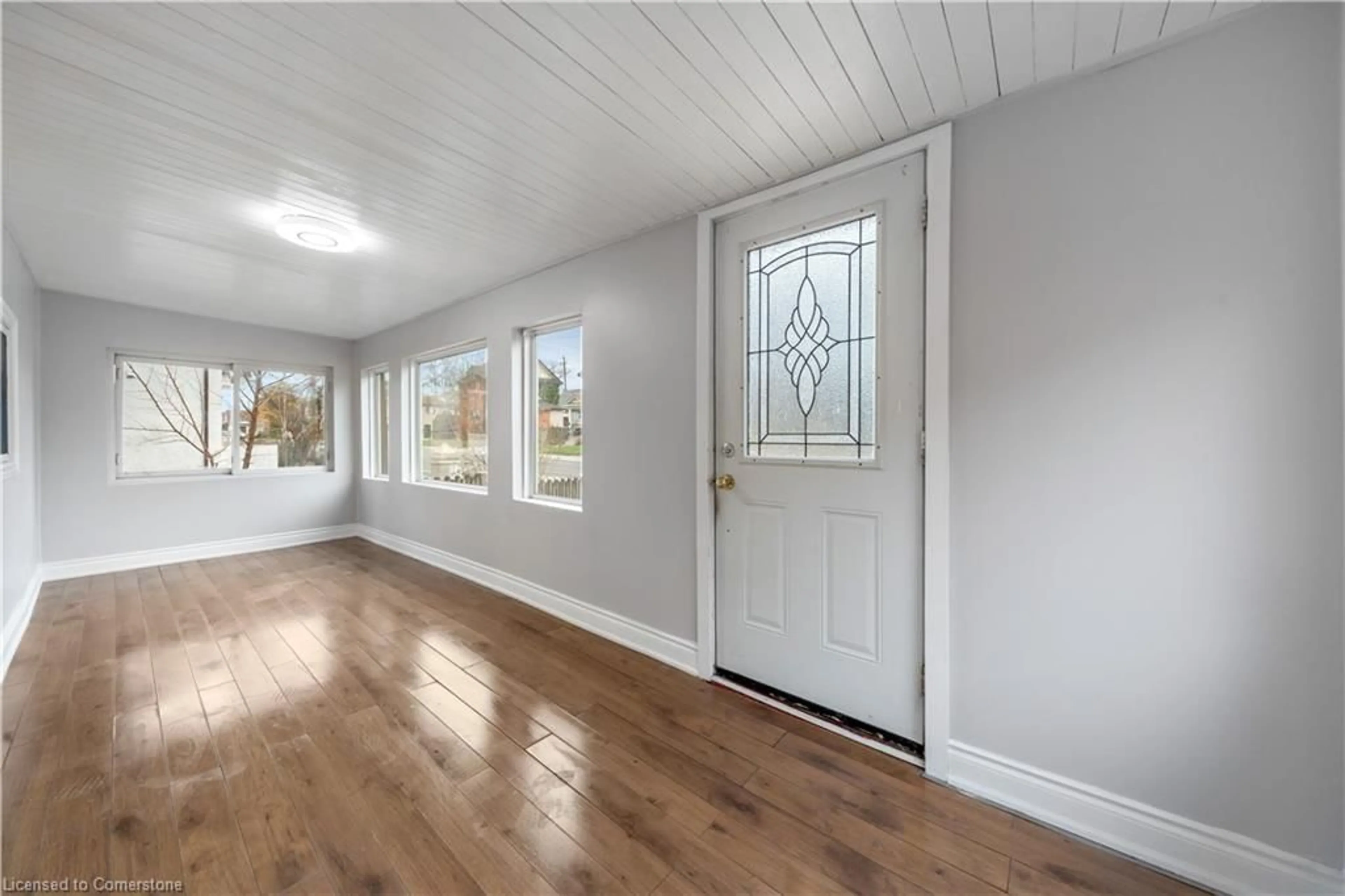 Indoor entryway, wood floors for 4910 Morrison St, Niagara Falls Ontario L2E 2C5