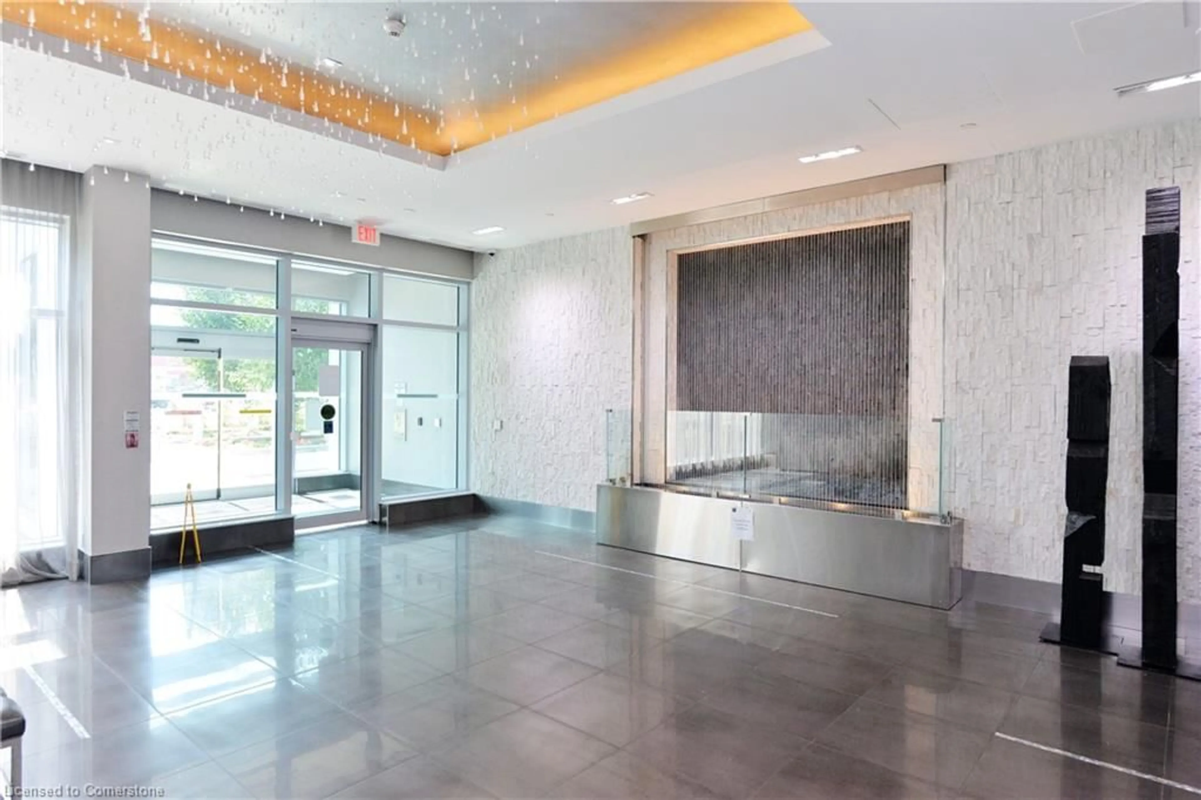 Indoor foyer, cement floor for 55 Speers Road Dr #1413, Oakville Ontario L6K 3R6