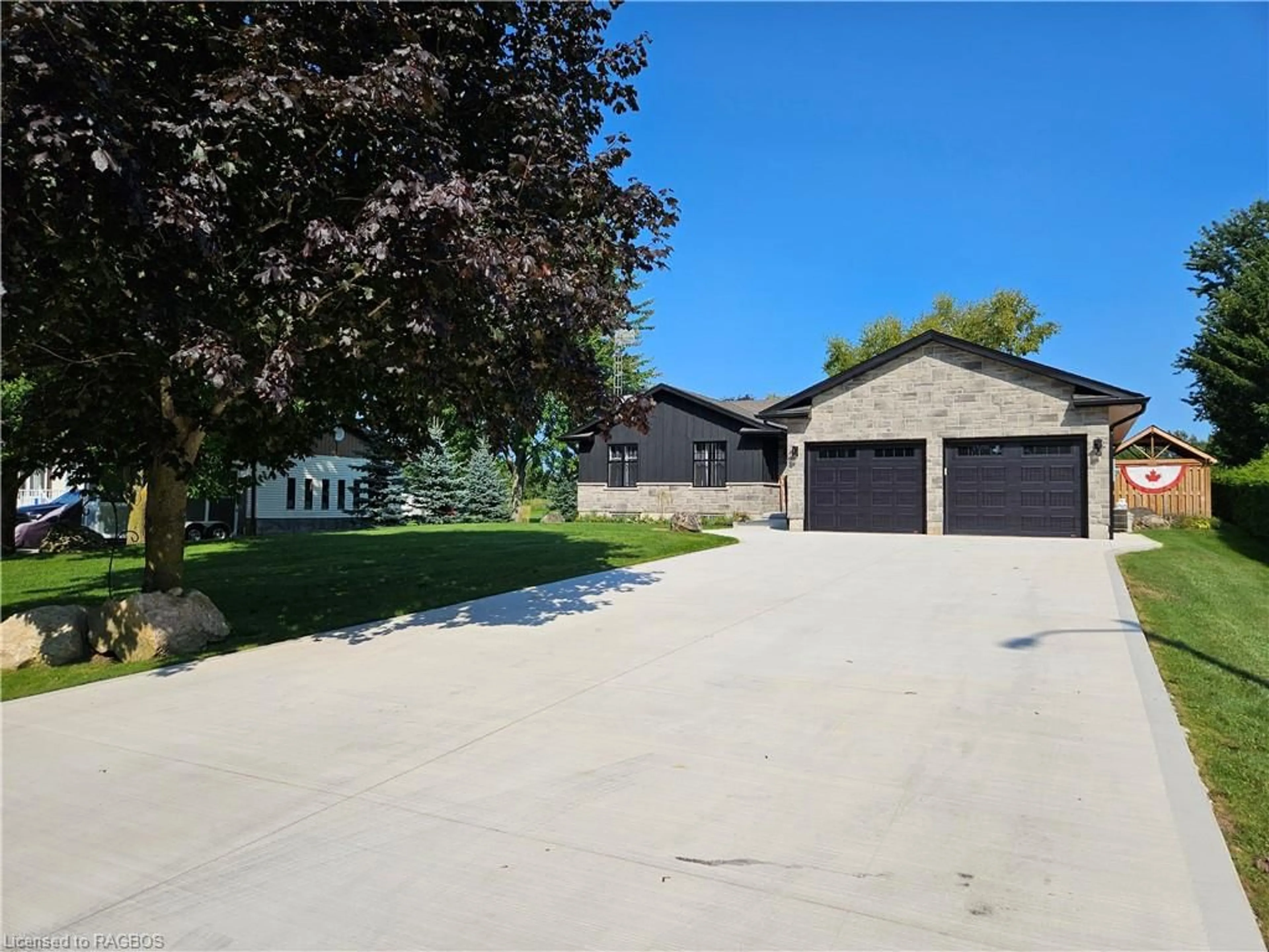 Frontside or backside of a home, the street view for 107 Mary Ave, Kilsyth Ontario N4K 5N5